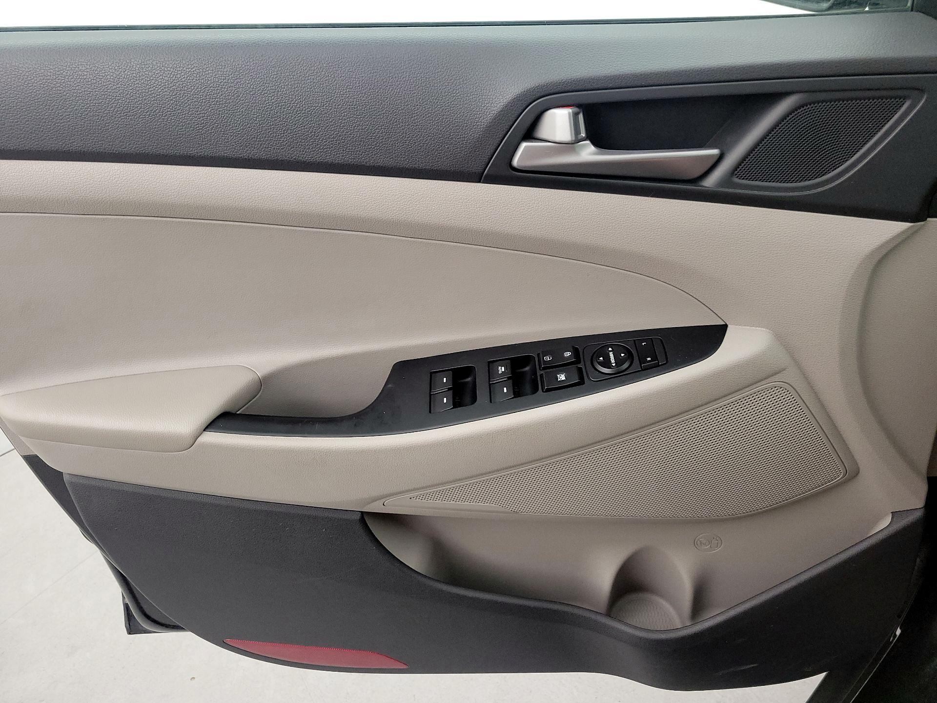 Thumbnail: 2017 Hyundai Tucson - 12