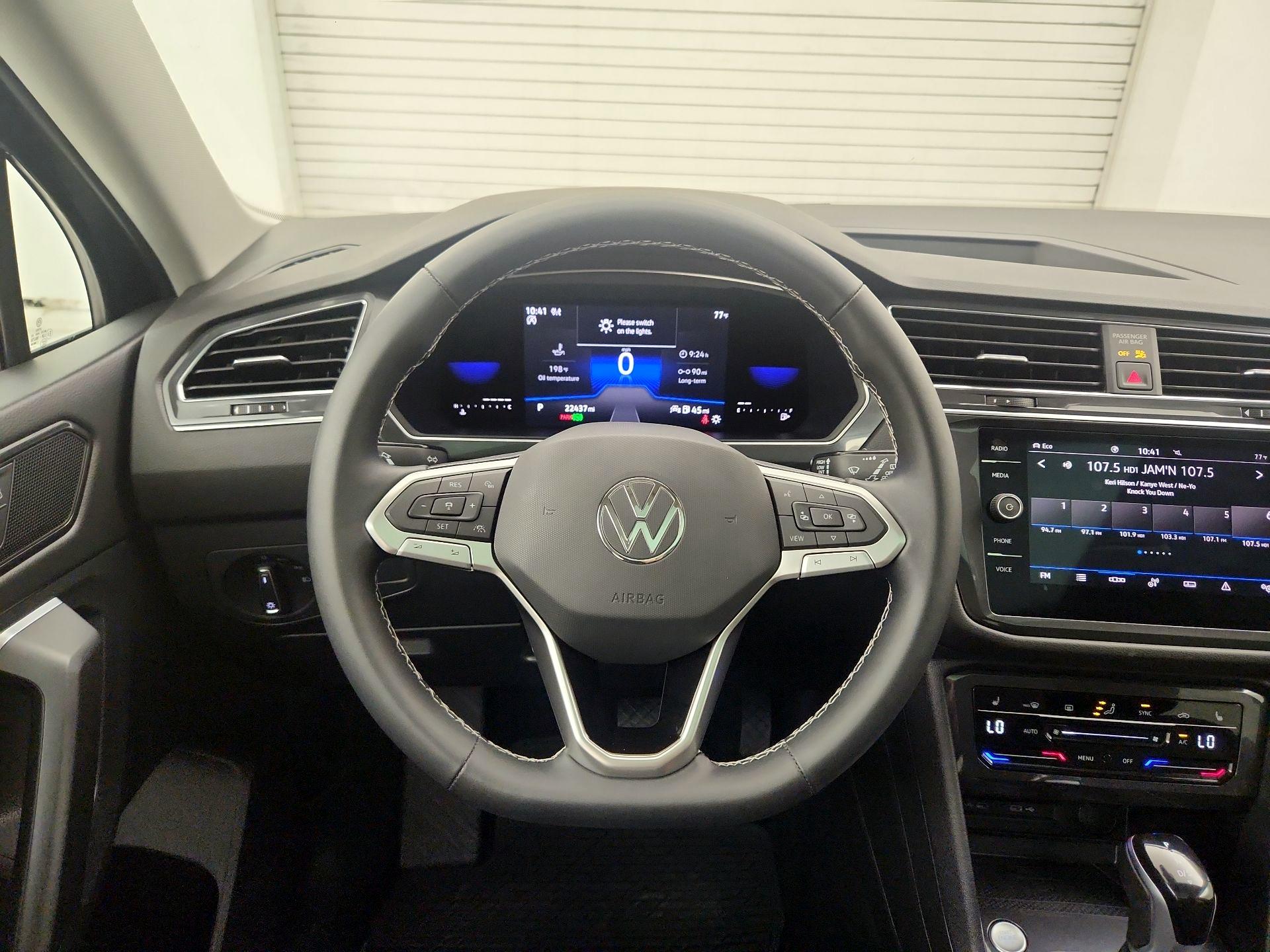 Thumbnail: 2022 Volkswagen Tiguan - 10