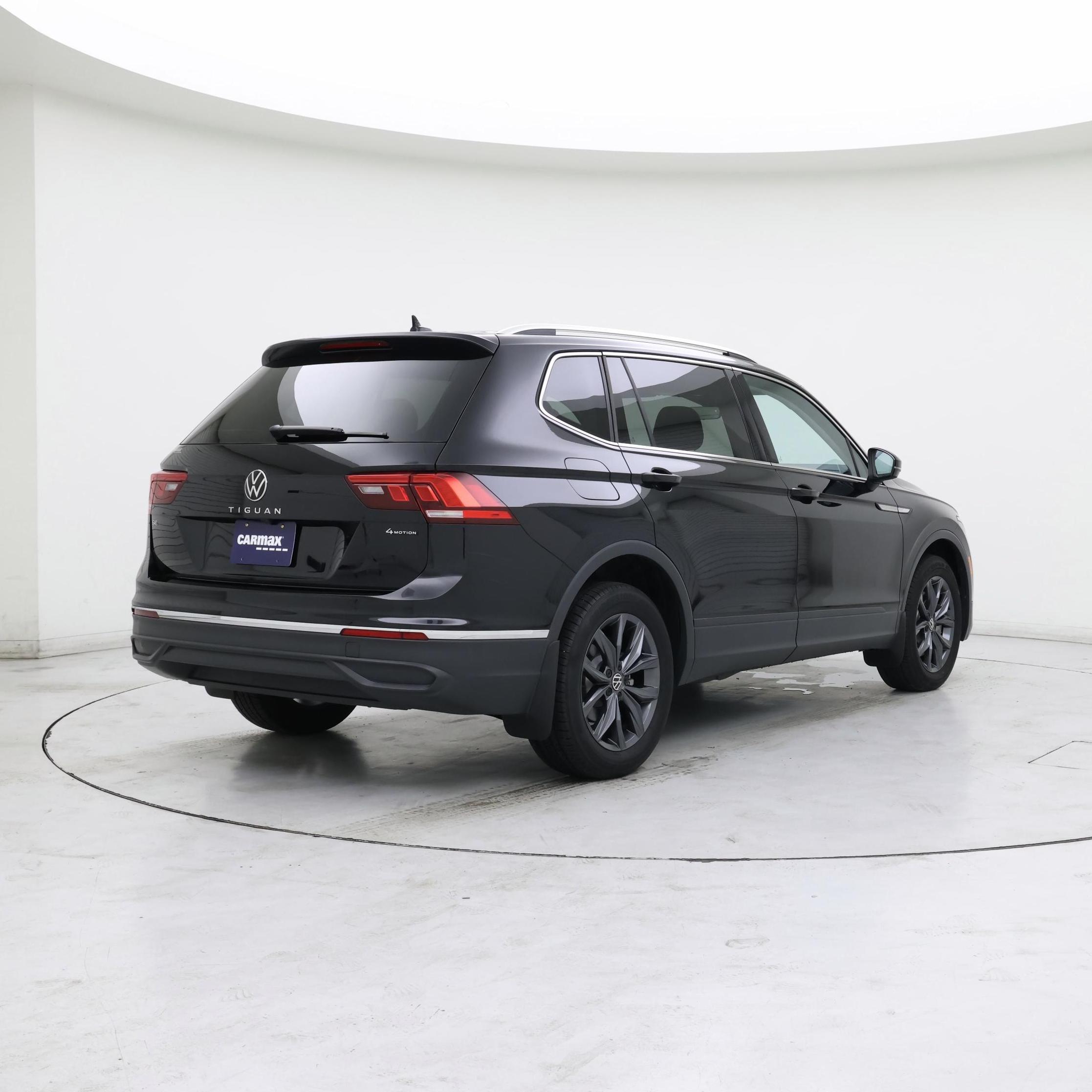 Thumbnail: 2022 Volkswagen Tiguan - 8