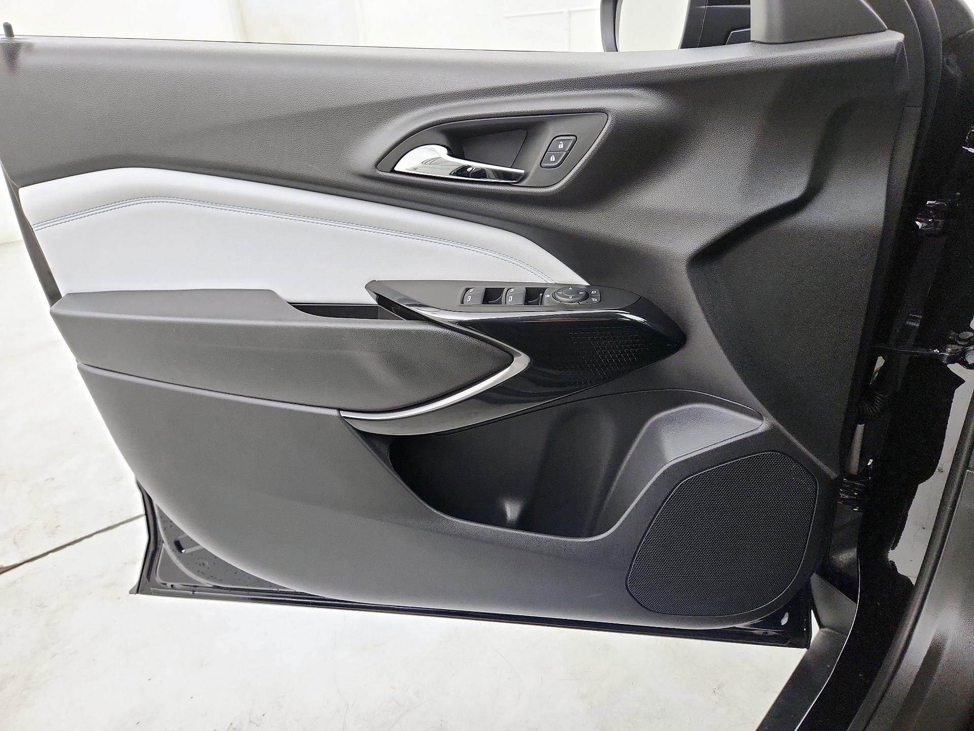 Thumbnail: 2025 Chevrolet Trax - 12