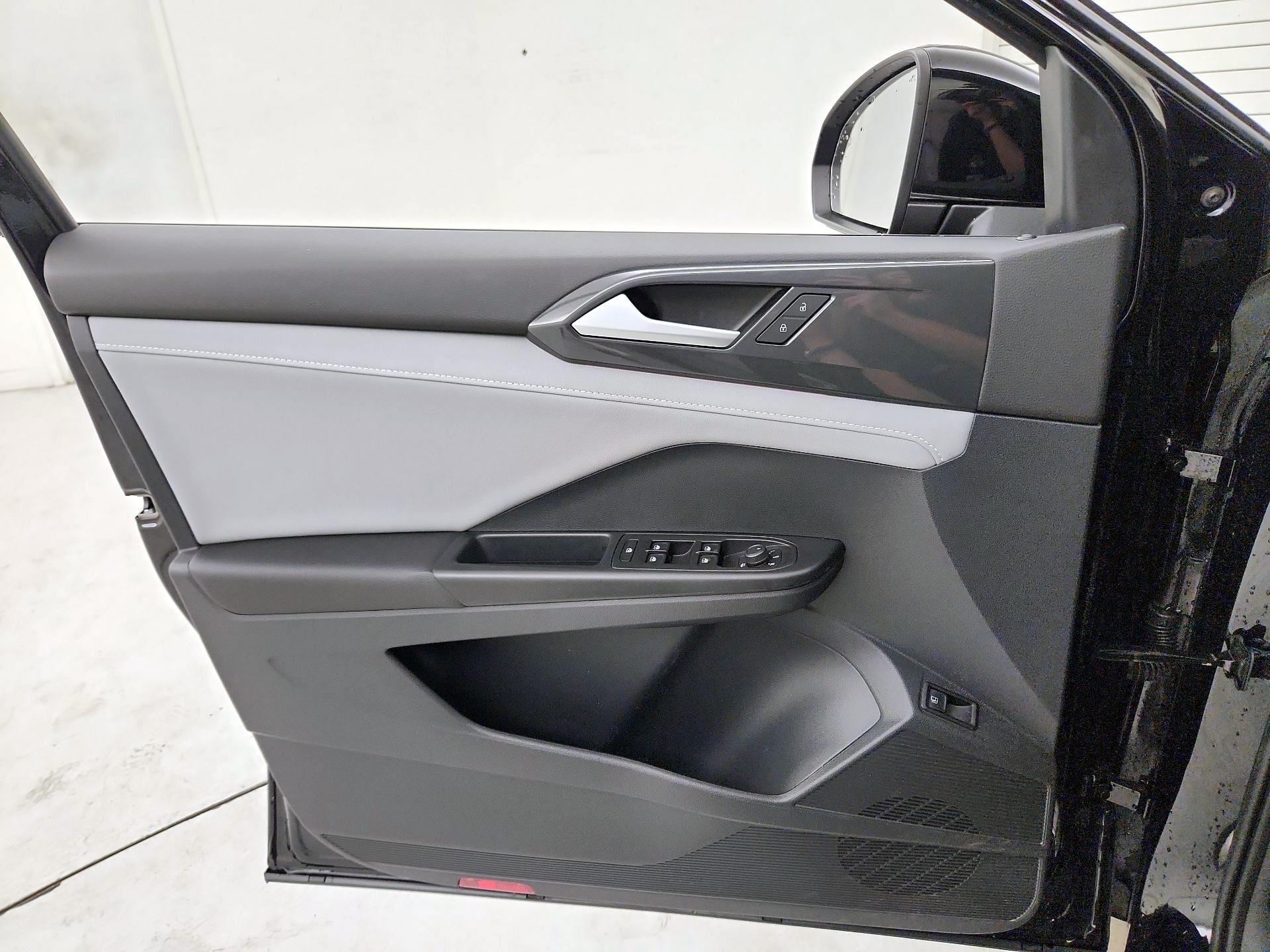 Thumbnail: 2023 Volkswagen Taos - 12