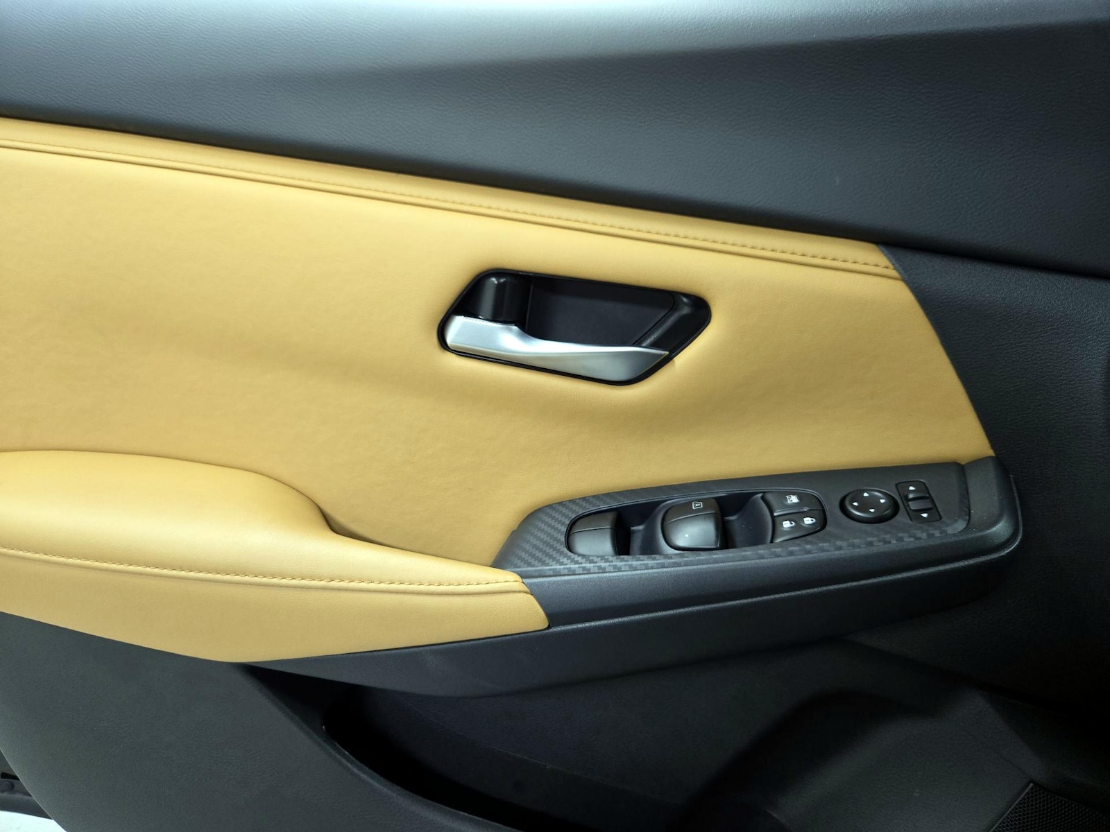 2025 Nissan Sentra SV - Photo 13