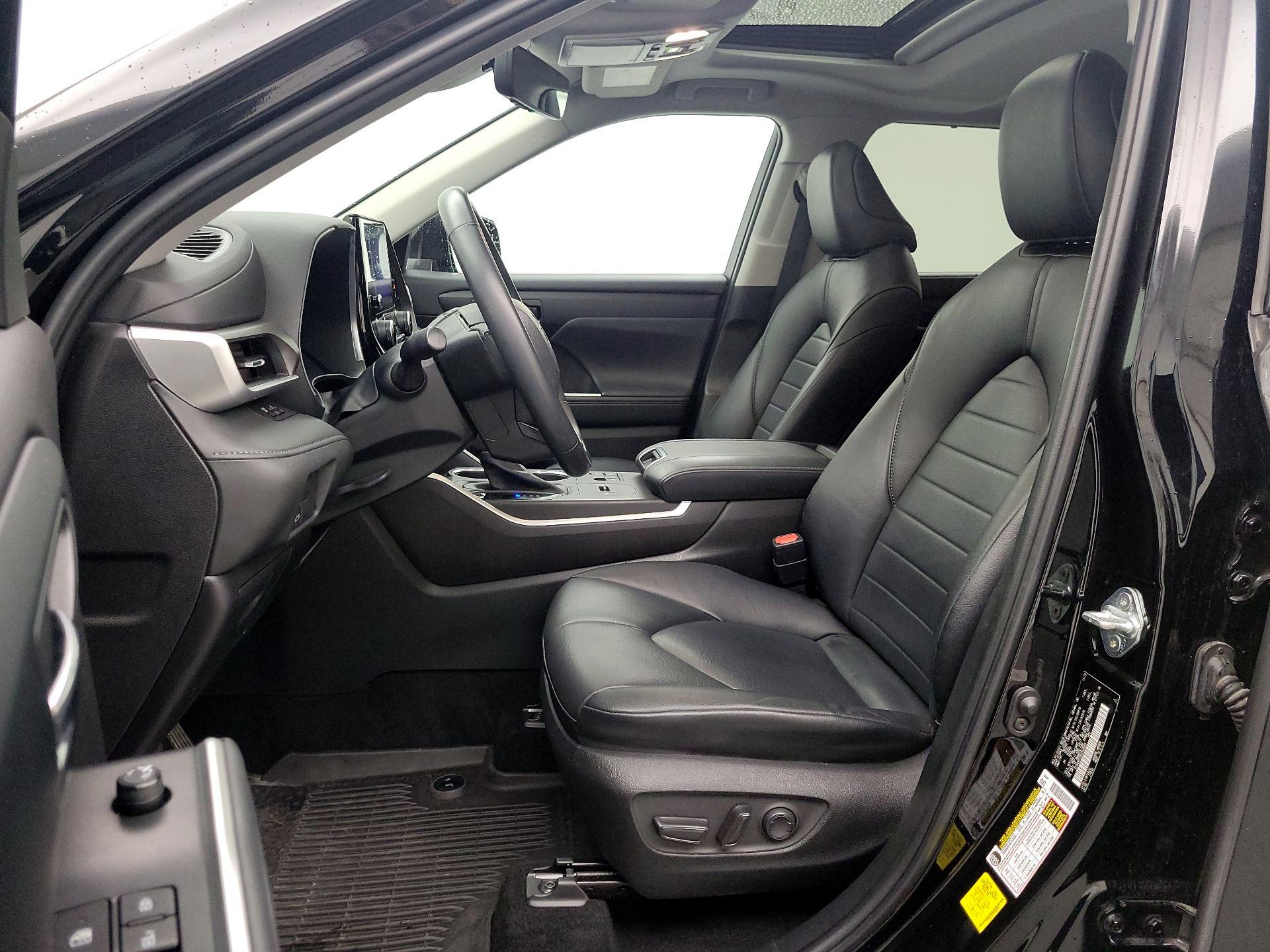 Thumbnail: 2023 Toyota Highlander - 11