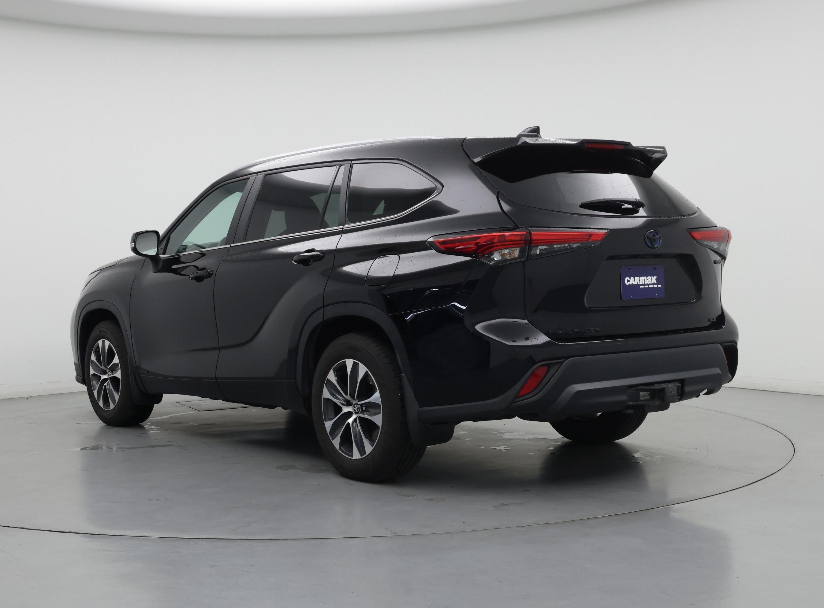 Thumbnail: 2023 Toyota Highlander - 2
