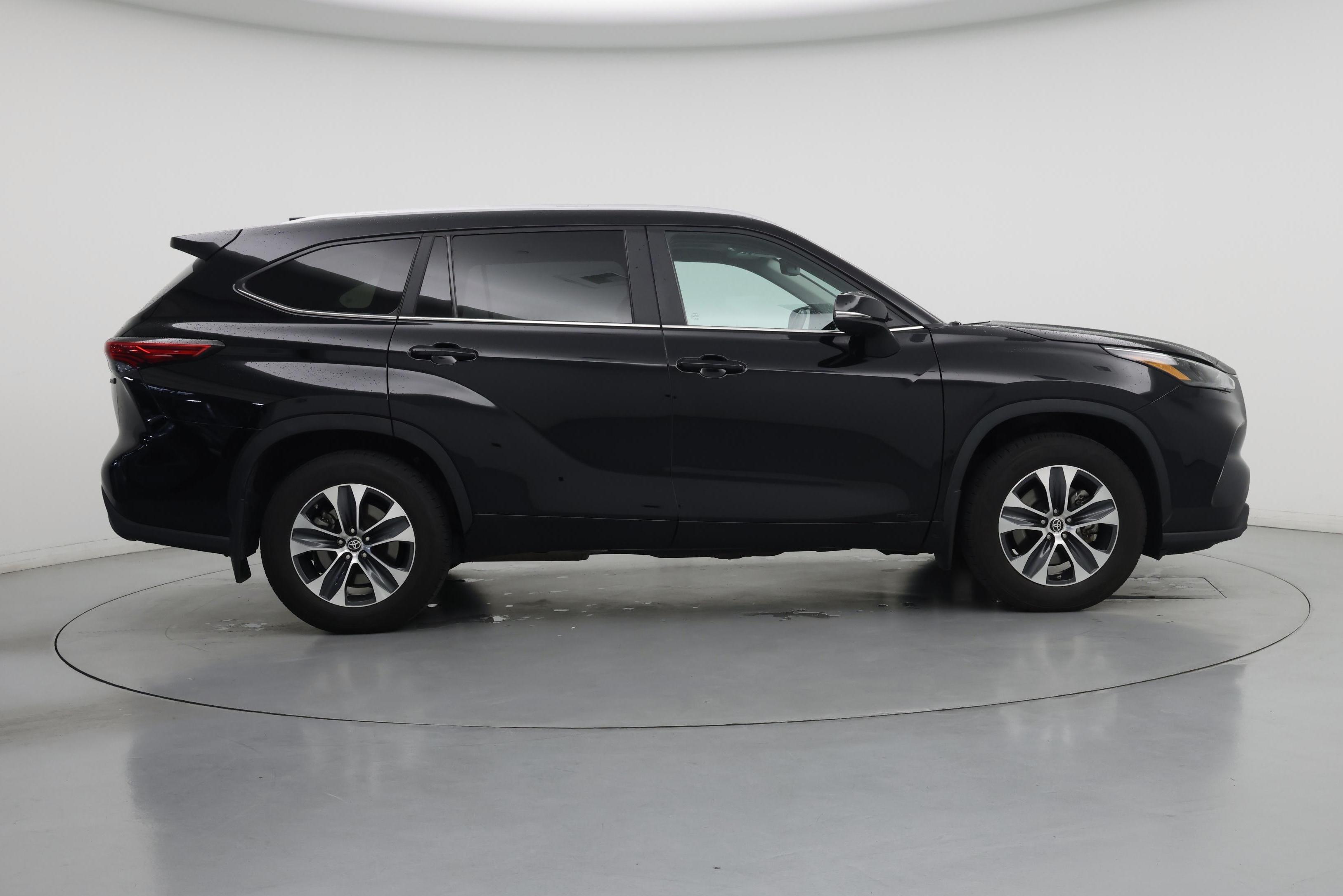 Thumbnail: 2023 Toyota Highlander - 7