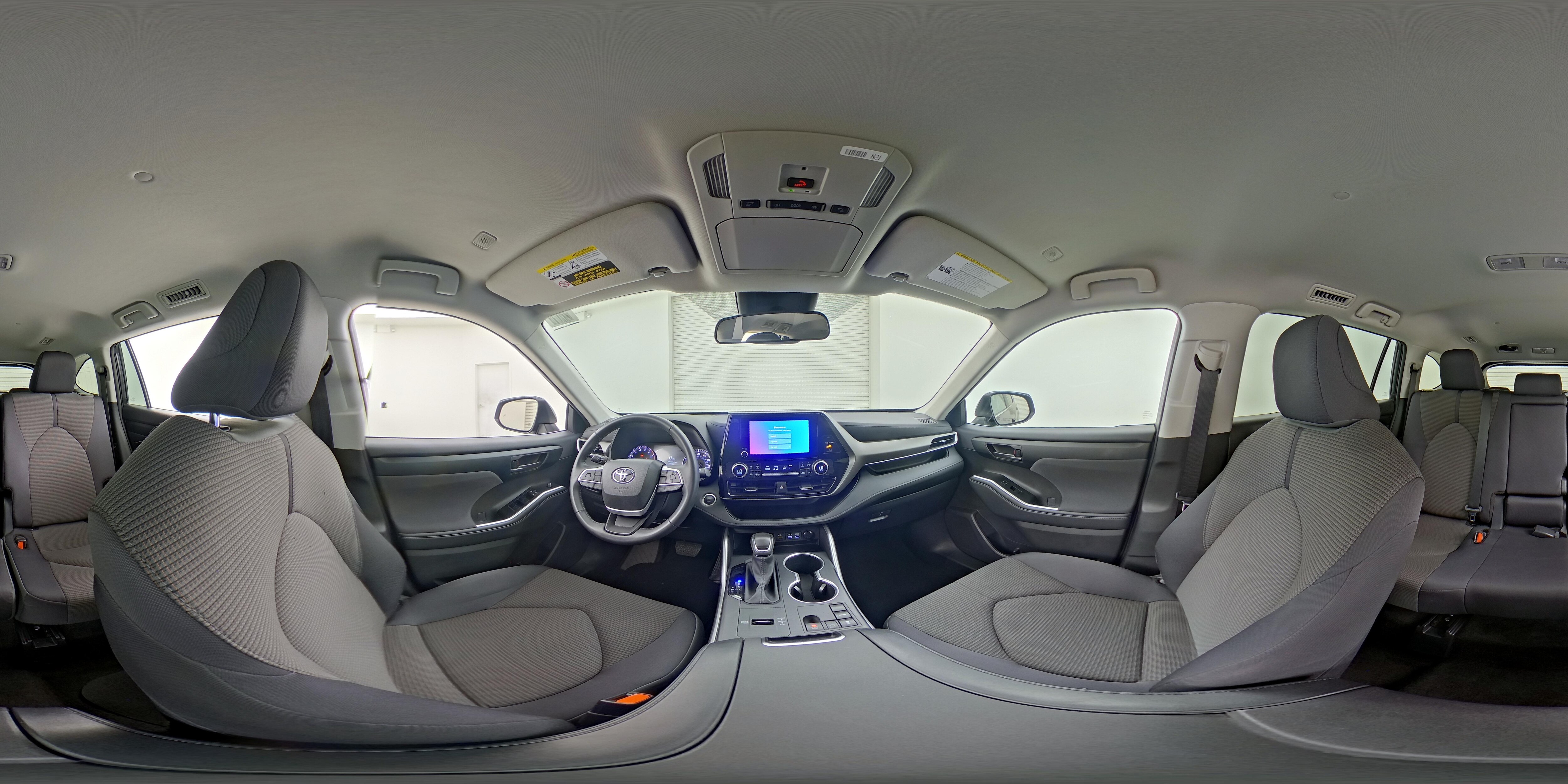 2025 Toyota Highlander LE - Photo 25