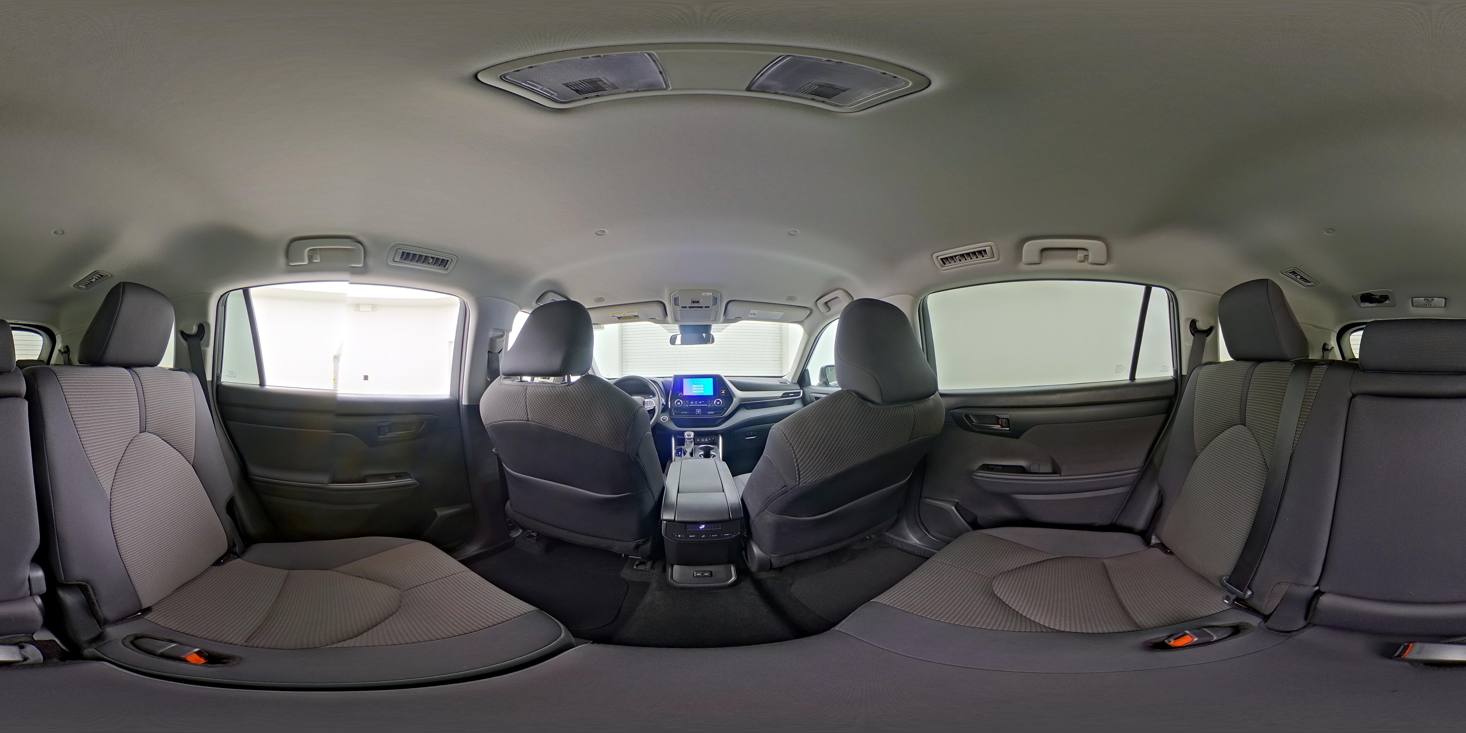 2025 Toyota Highlander LE - Photo 26
