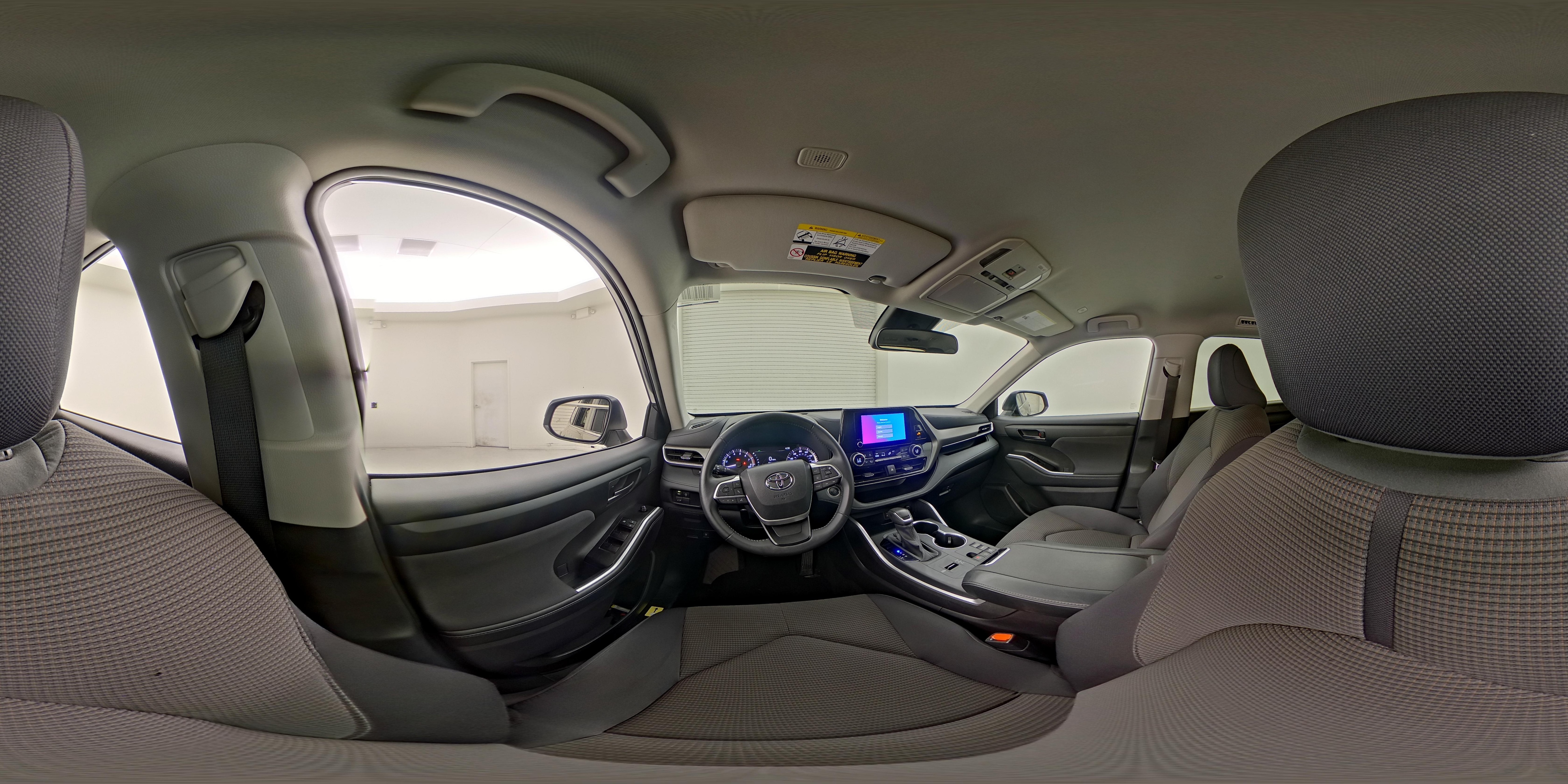 2025 Toyota Highlander LE - Photo 27