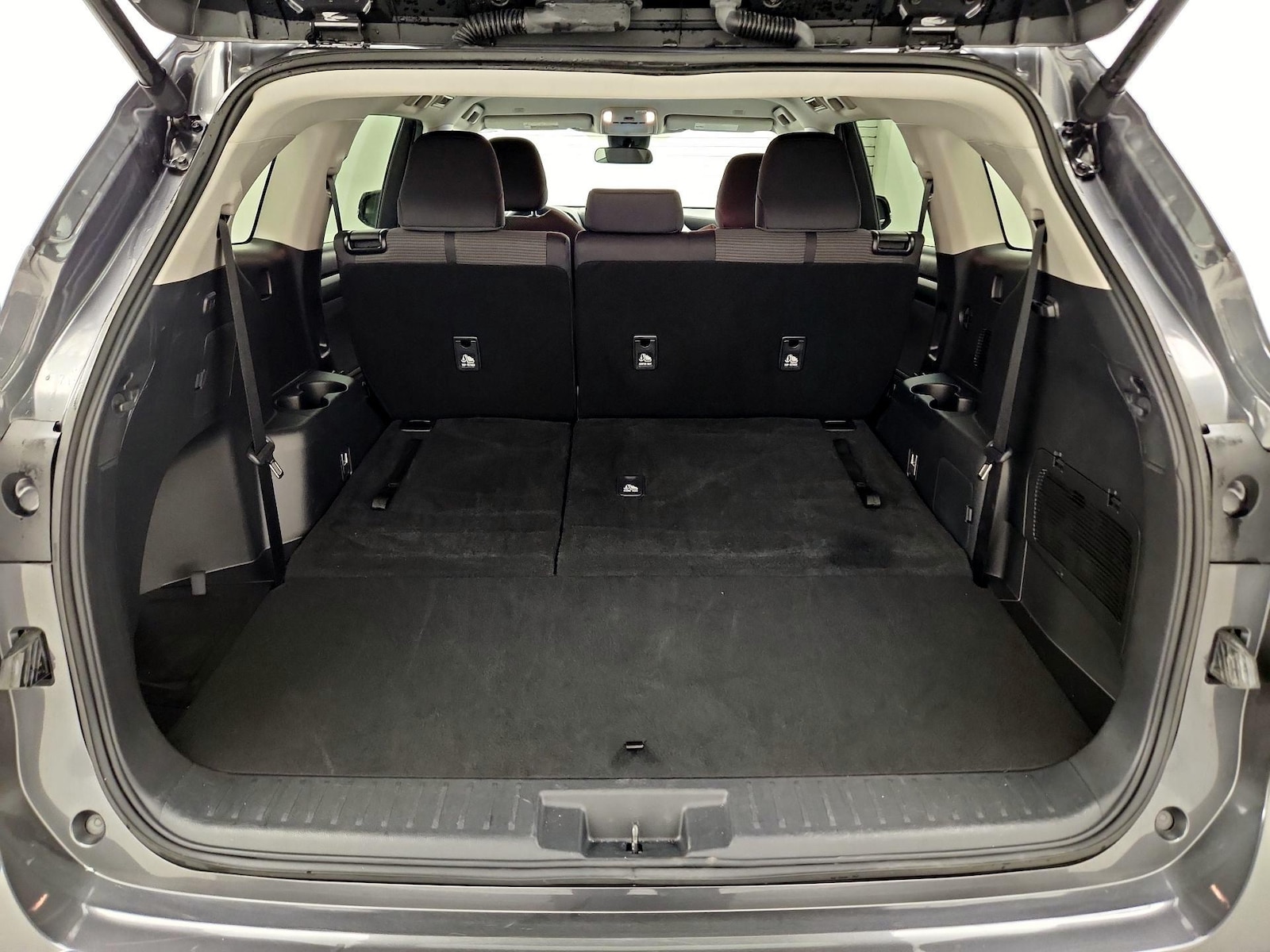 2025 Toyota Highlander LE - Photo 22