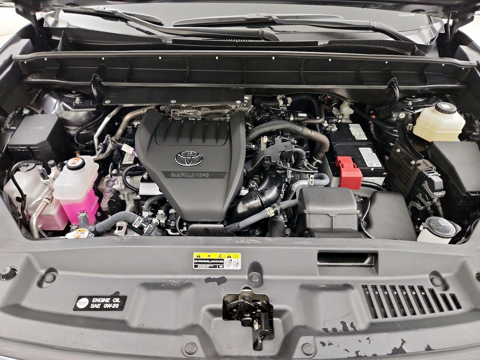 2025 Toyota Highlander LE - Photo 23