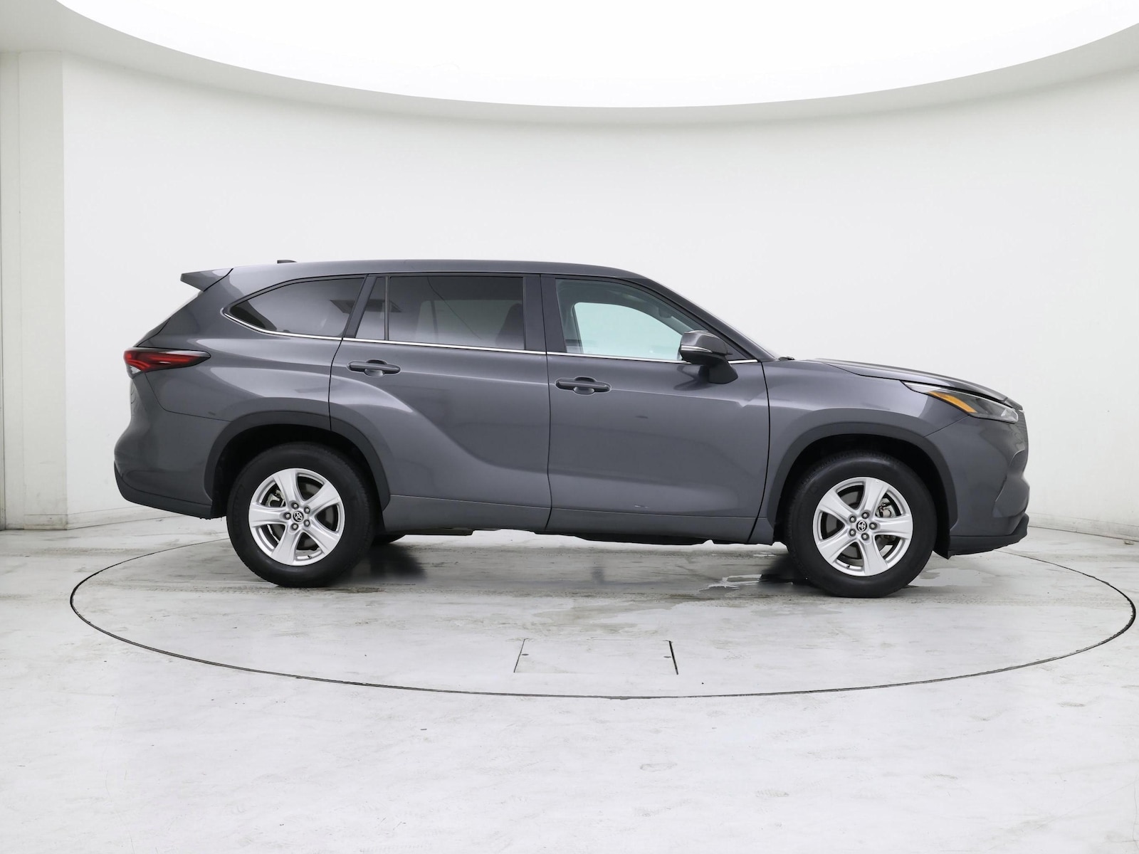 2025 Toyota Highlander LE - Photo 8