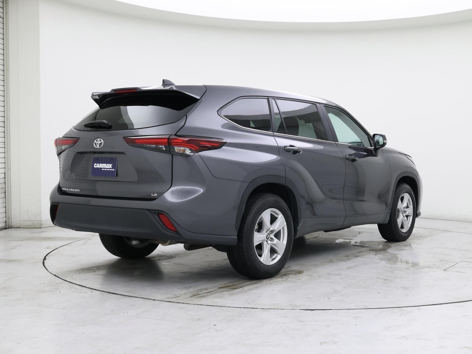2025 Toyota Highlander LE - Photo 9