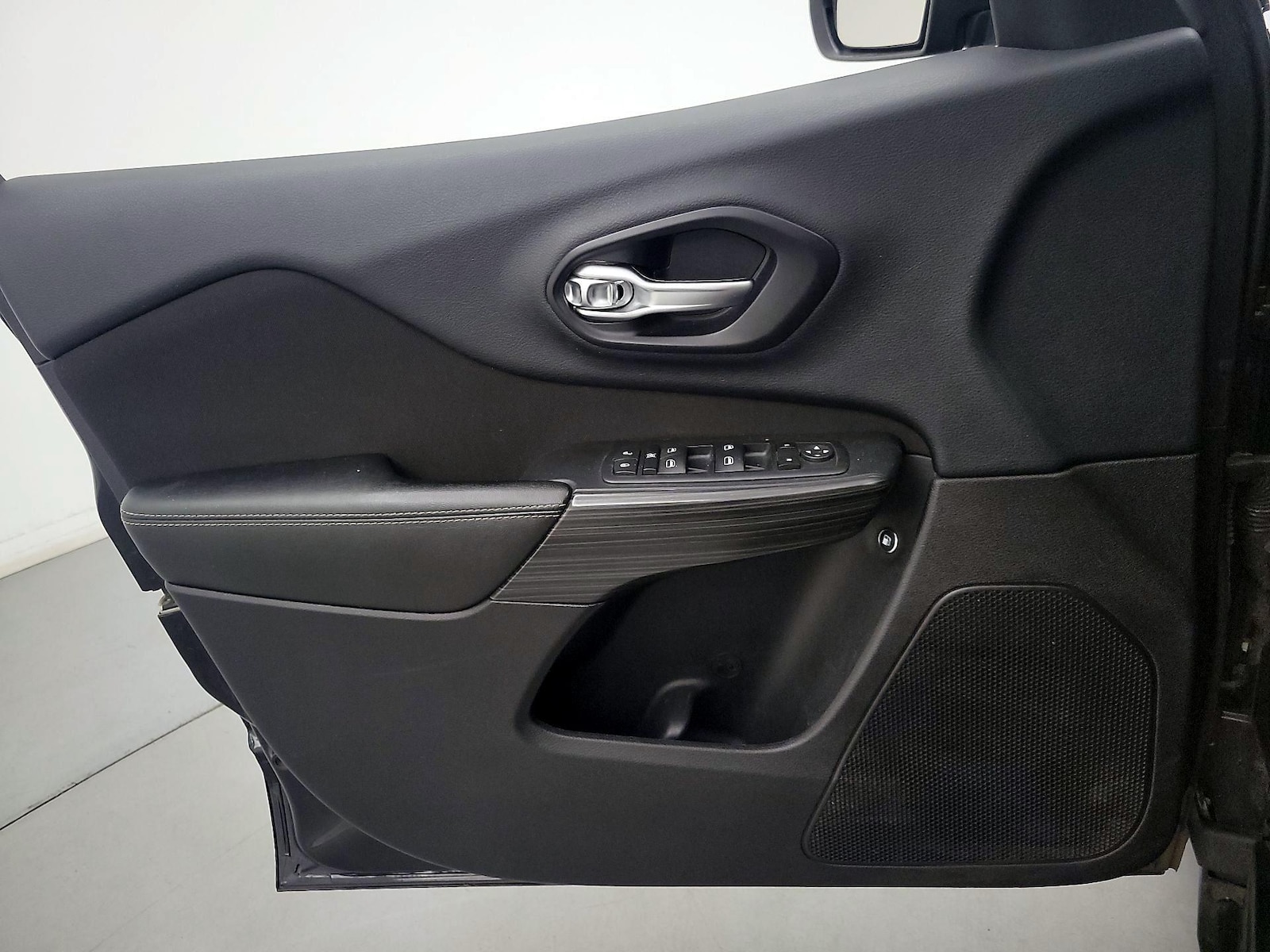 2016 Jeep Cherokee Sport - Photo 13