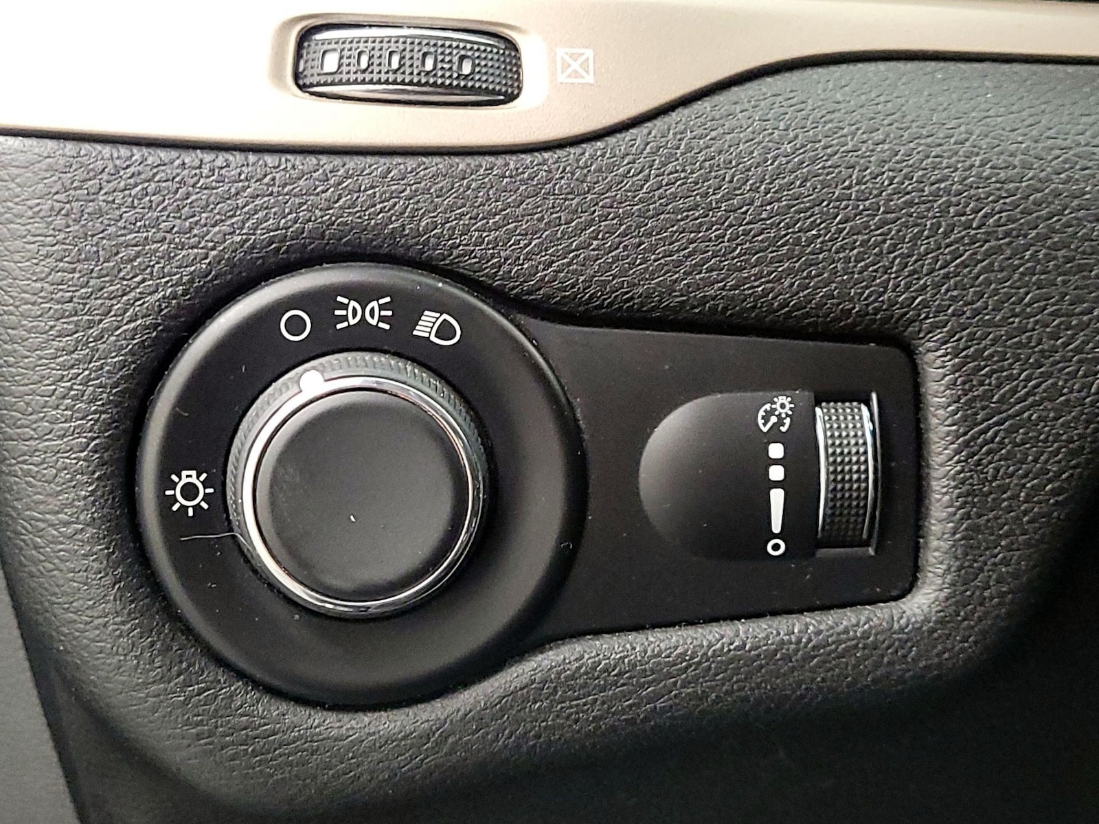 2016 Jeep Cherokee Sport - Photo 14
