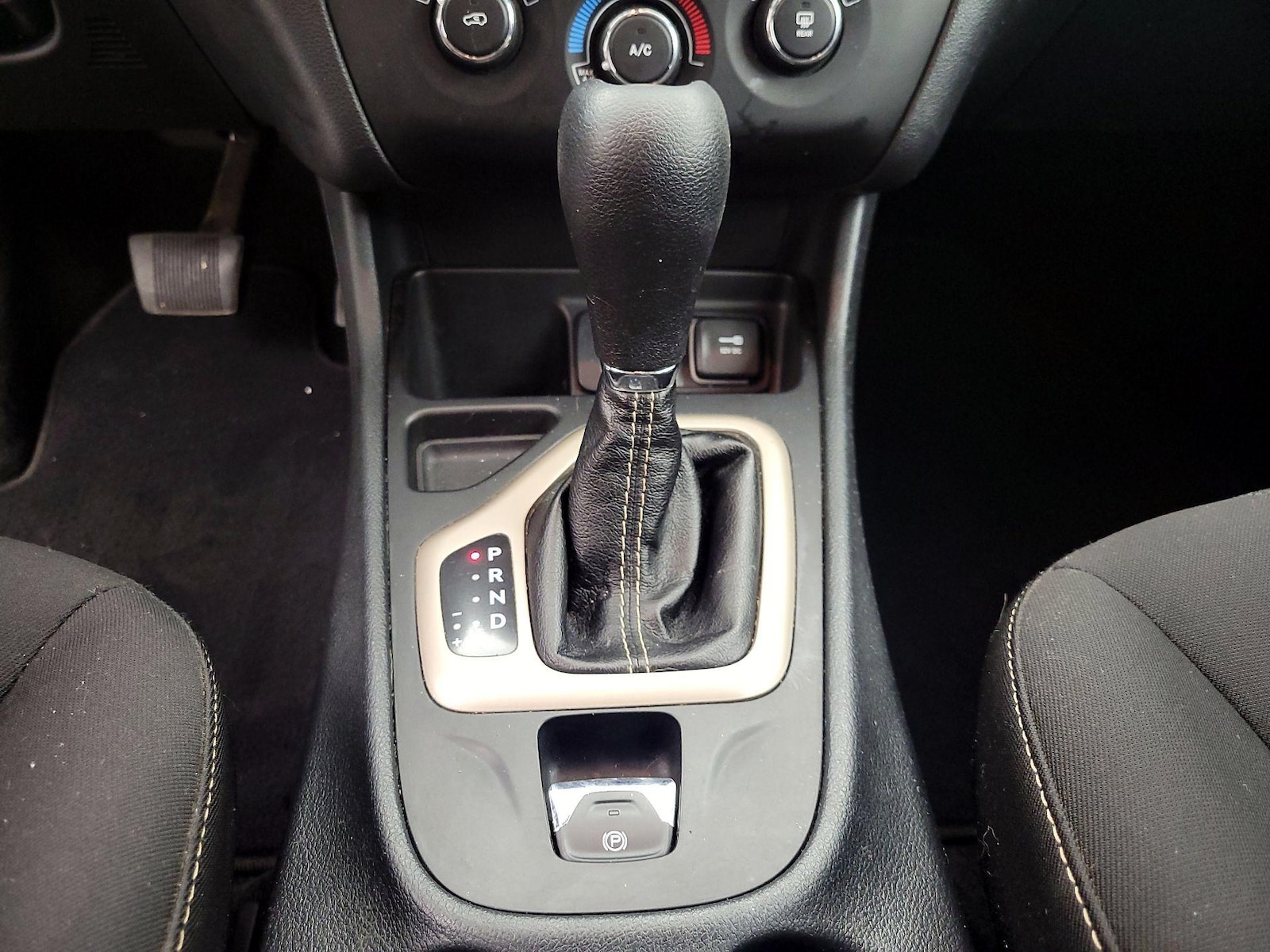 2016 Jeep Cherokee Sport - Photo 17