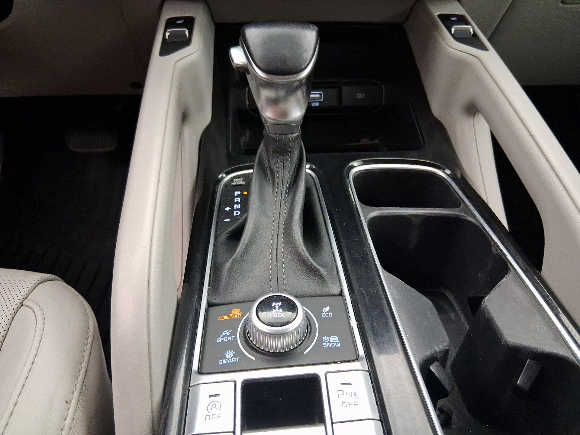 Thumbnail: 2020 Kia Telluride - 17