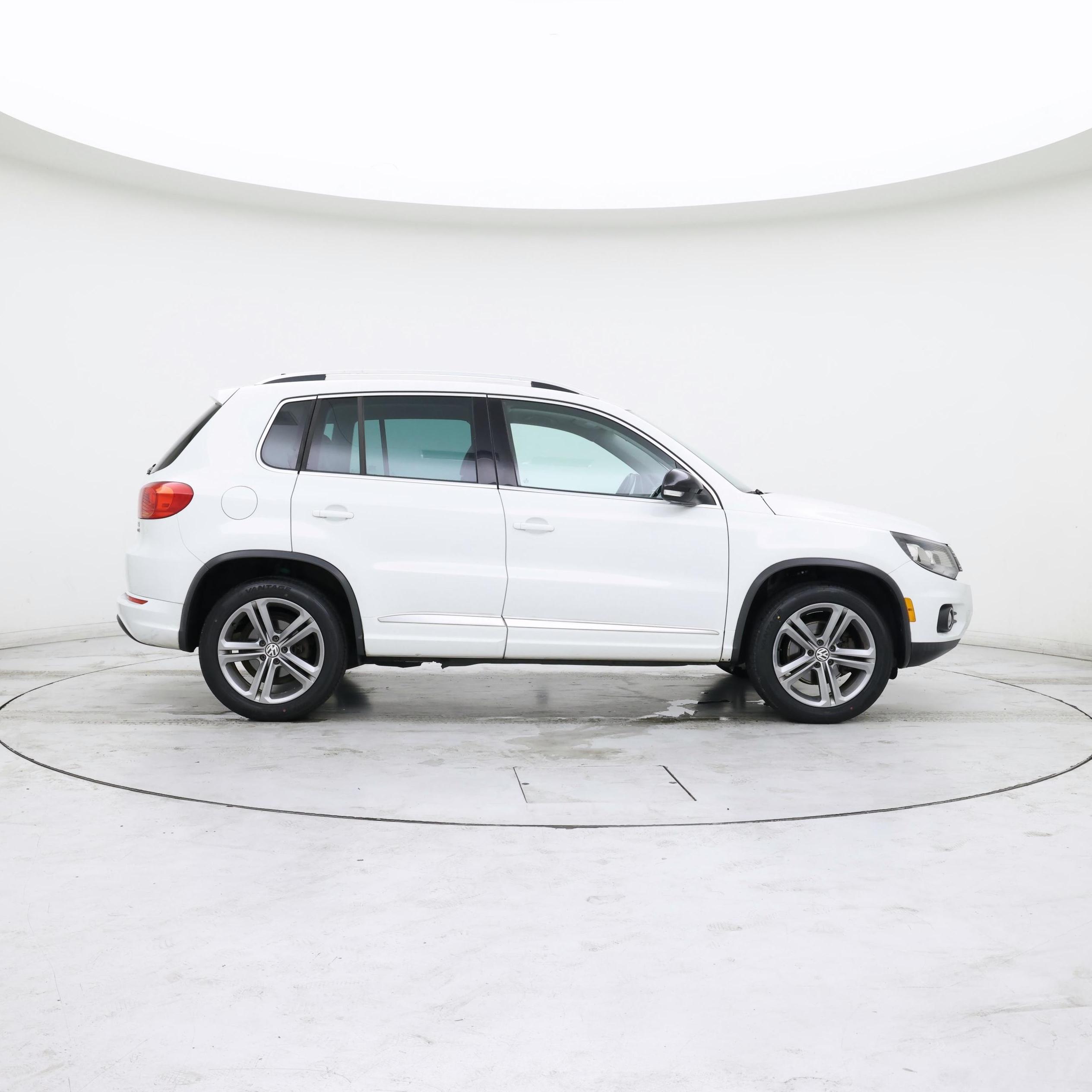 Thumbnail: 2017 Volkswagen Tiguan - 7