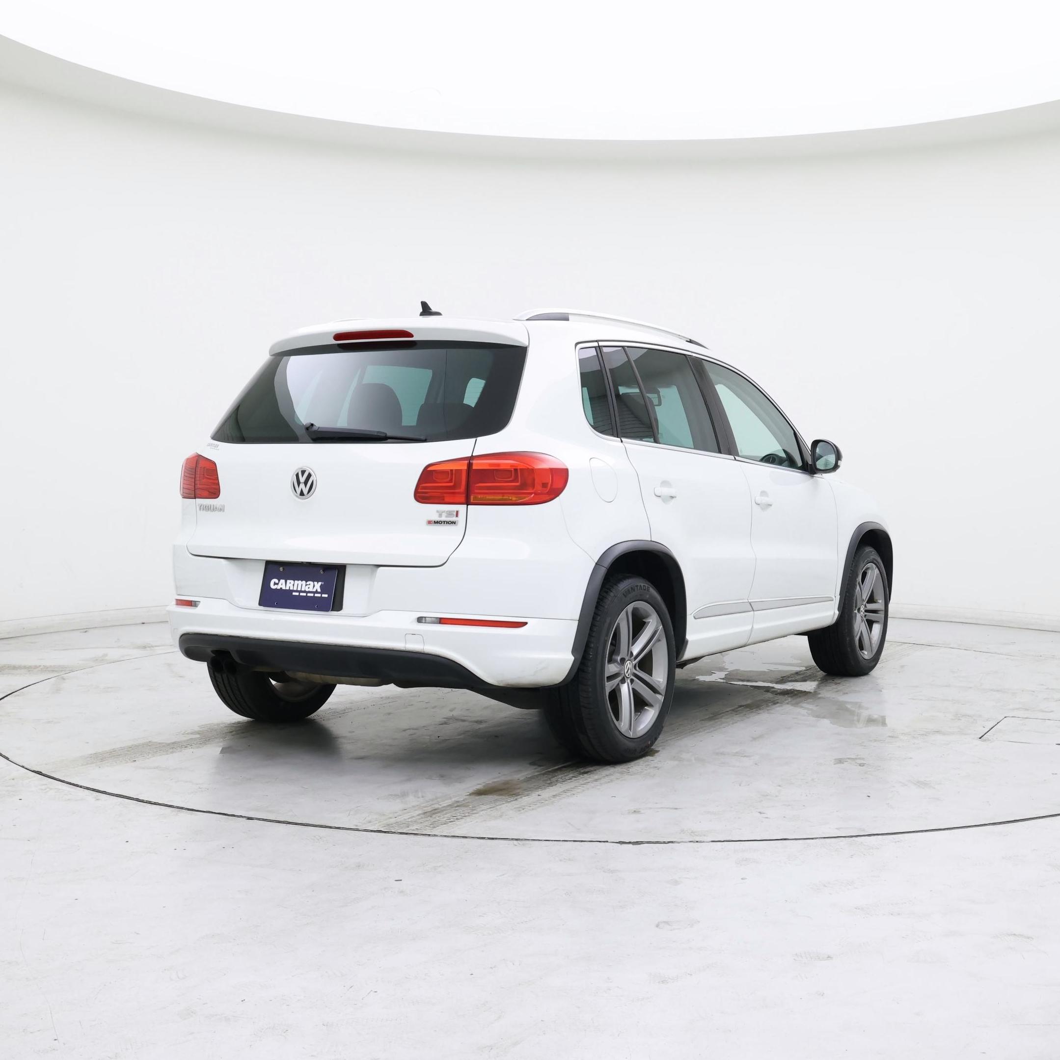 Thumbnail: 2017 Volkswagen Tiguan - 8