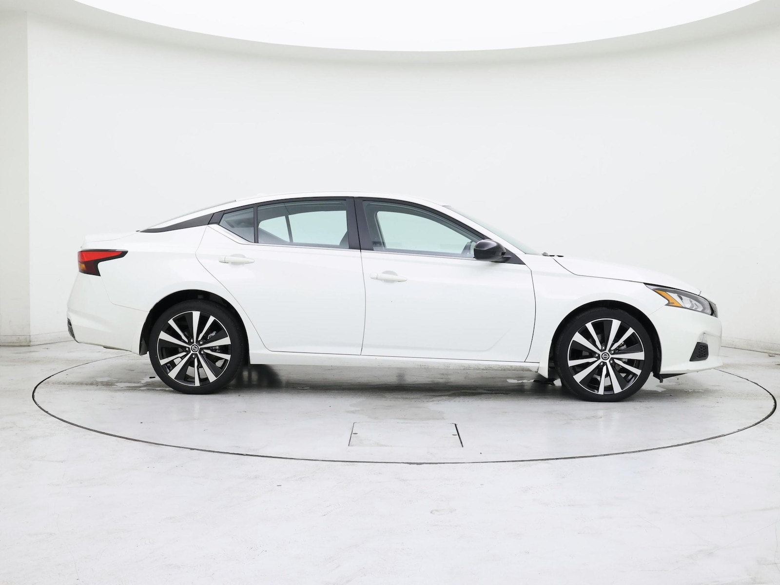 2022 Nissan Altima SR - Photo 8