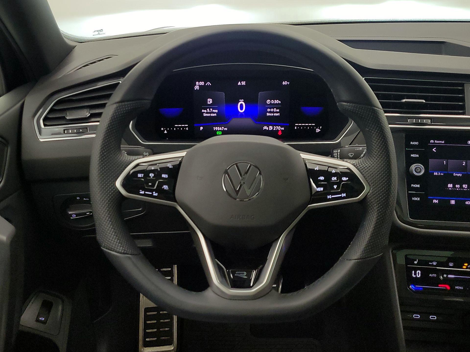 Thumbnail: 2022 Volkswagen Tiguan - 10