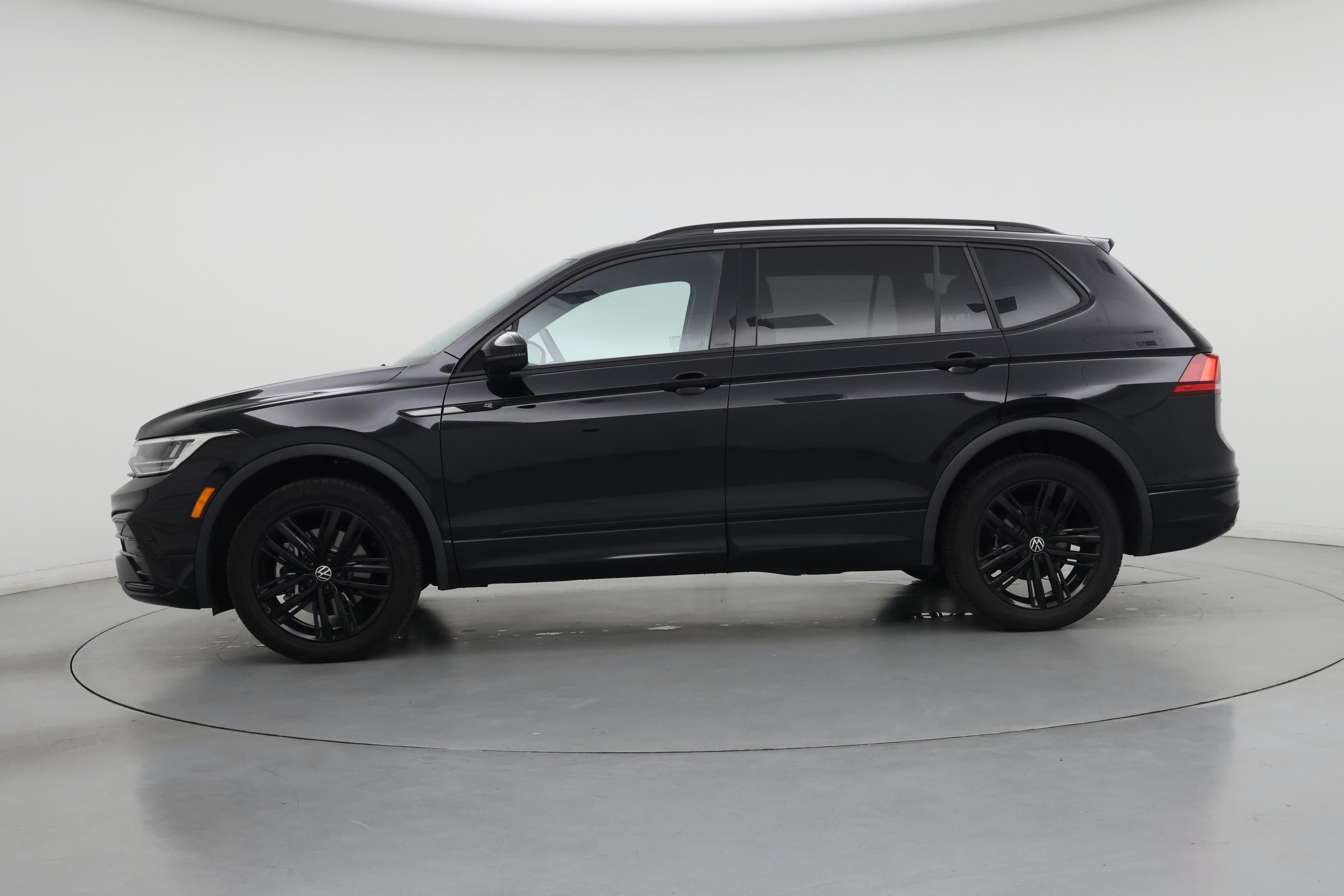 Thumbnail: 2022 Volkswagen Tiguan - 3