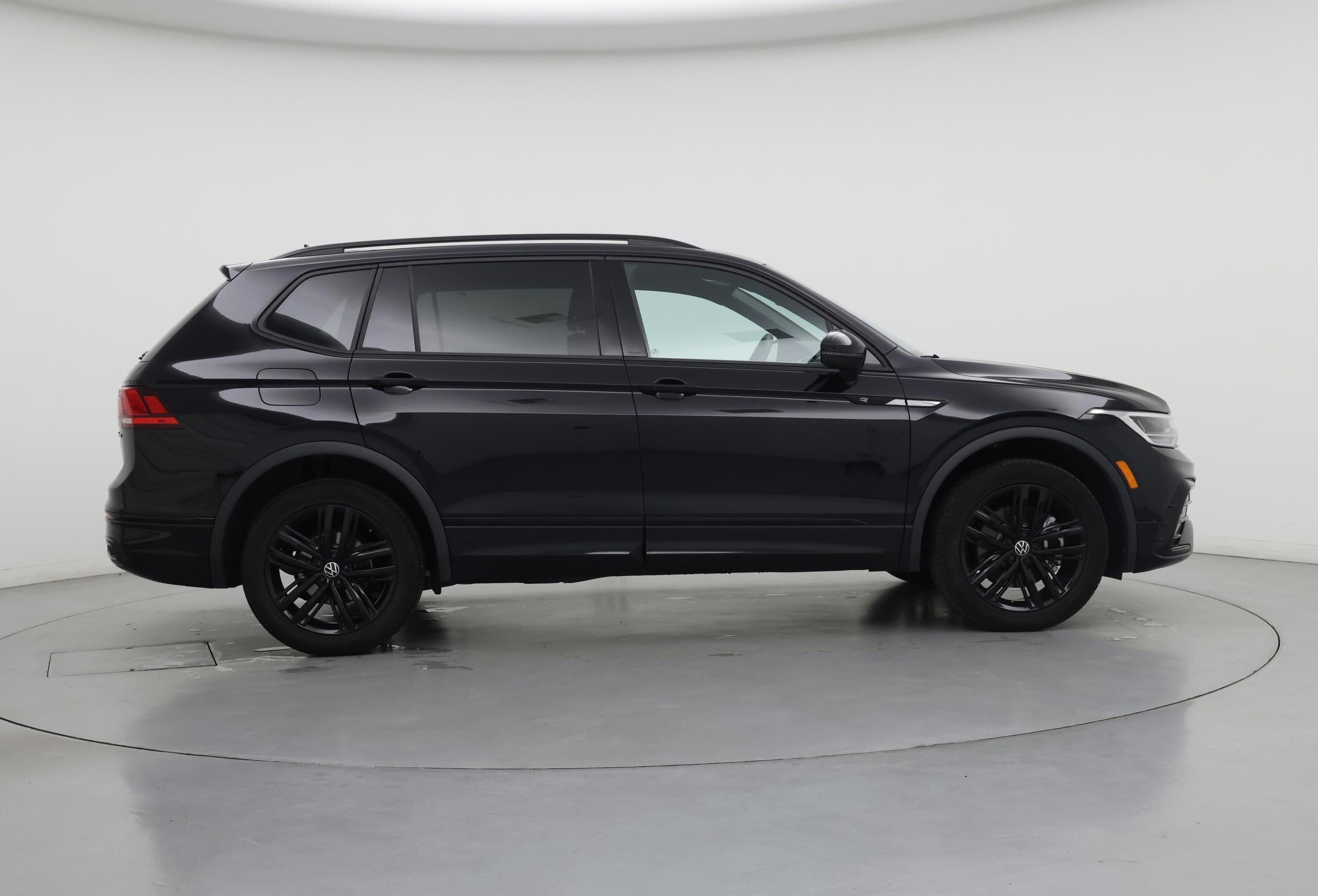 Thumbnail: 2022 Volkswagen Tiguan - 7