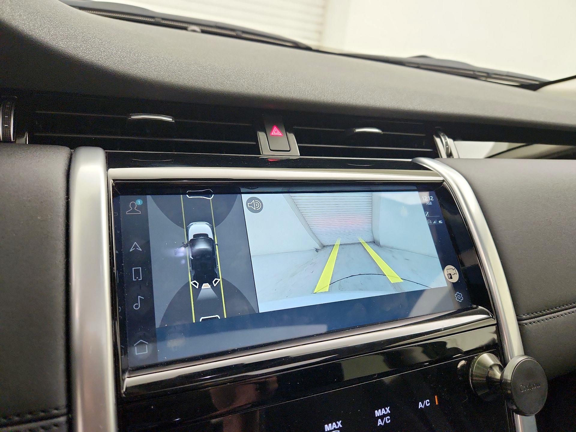 Thumbnail: 2022 Land Rover Discovery Sport - 15