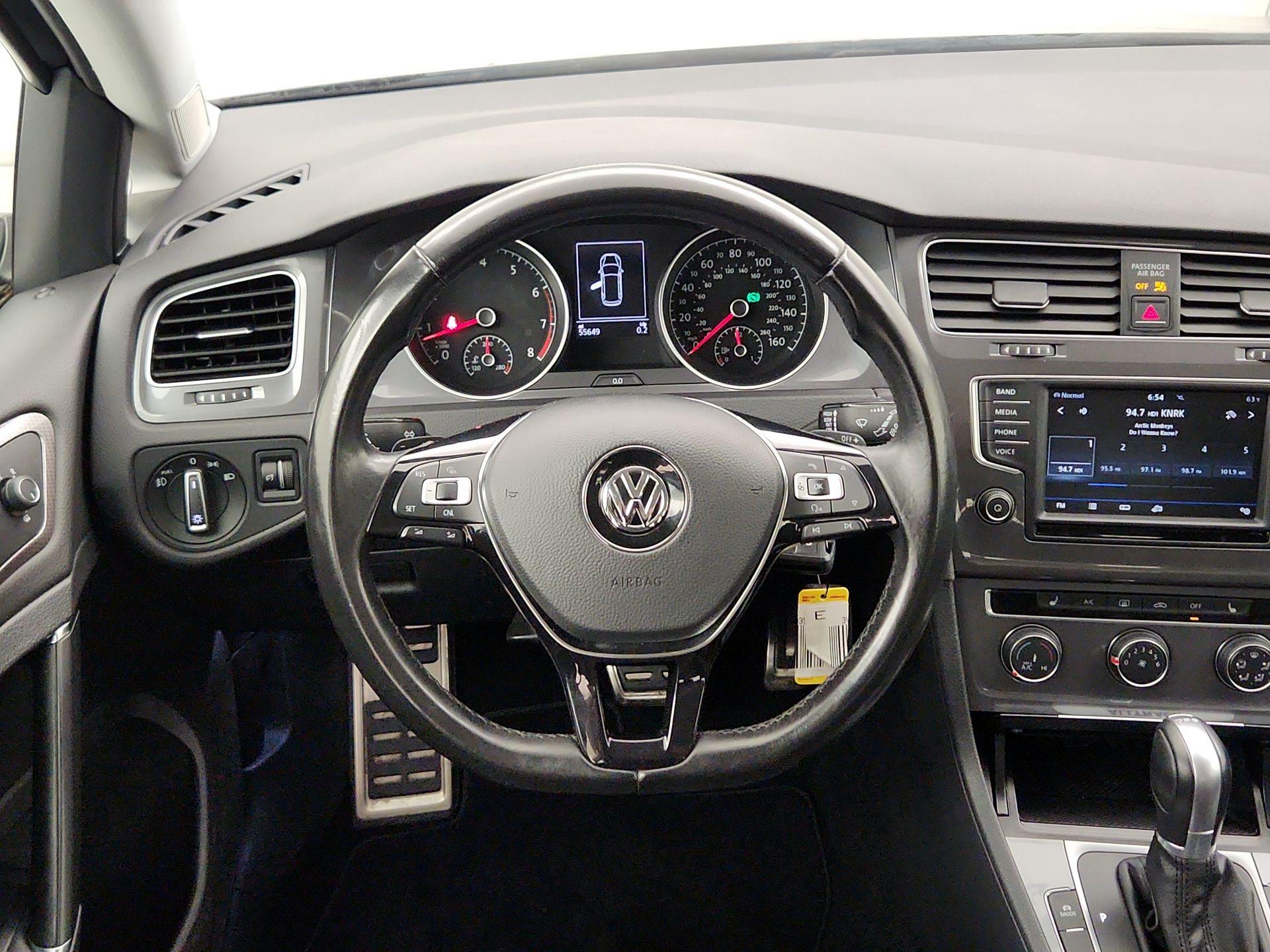 Thumbnail: 2017 Volkswagen Golf - 10