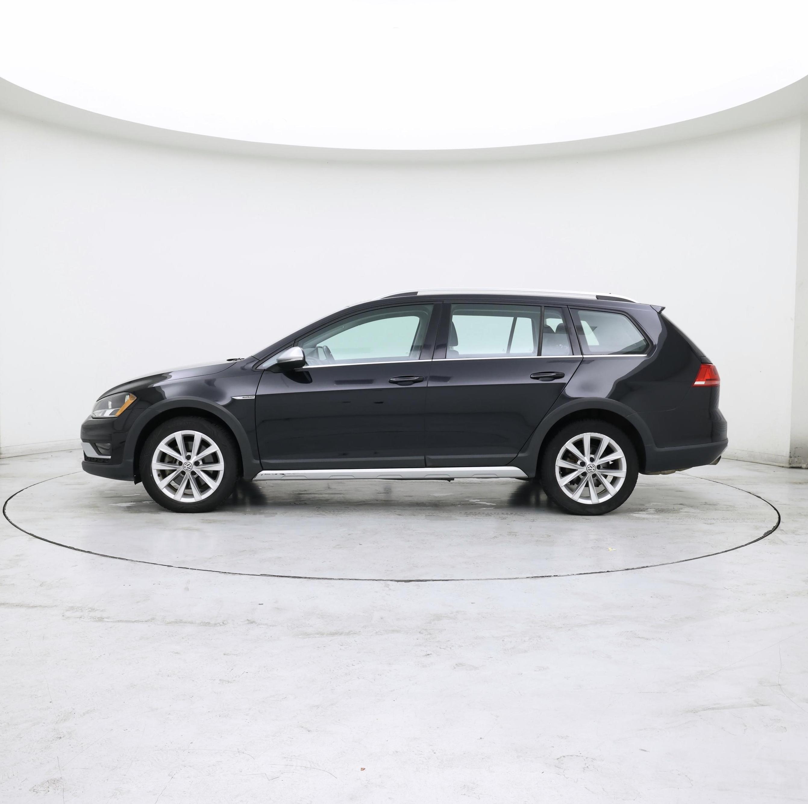 Thumbnail: 2017 Volkswagen Golf - 3