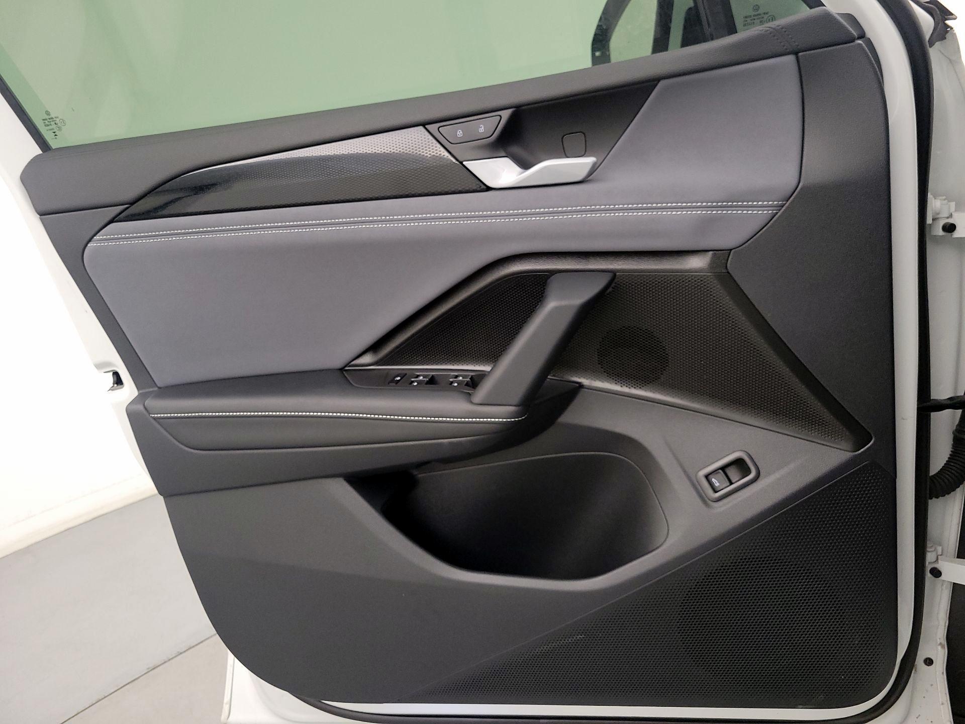 Thumbnail: 2025 Volkswagen Tiguan - 12