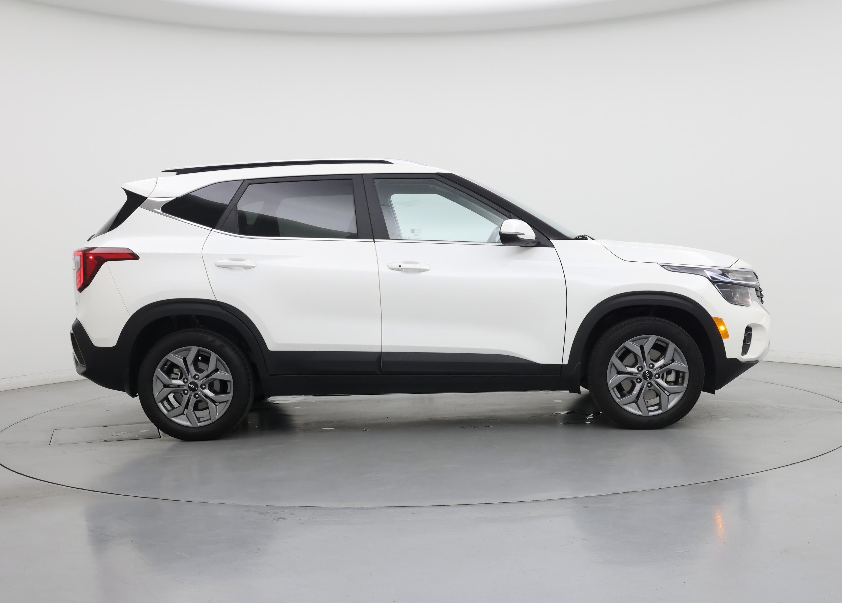 Thumbnail: 2024 Kia Seltos - 7