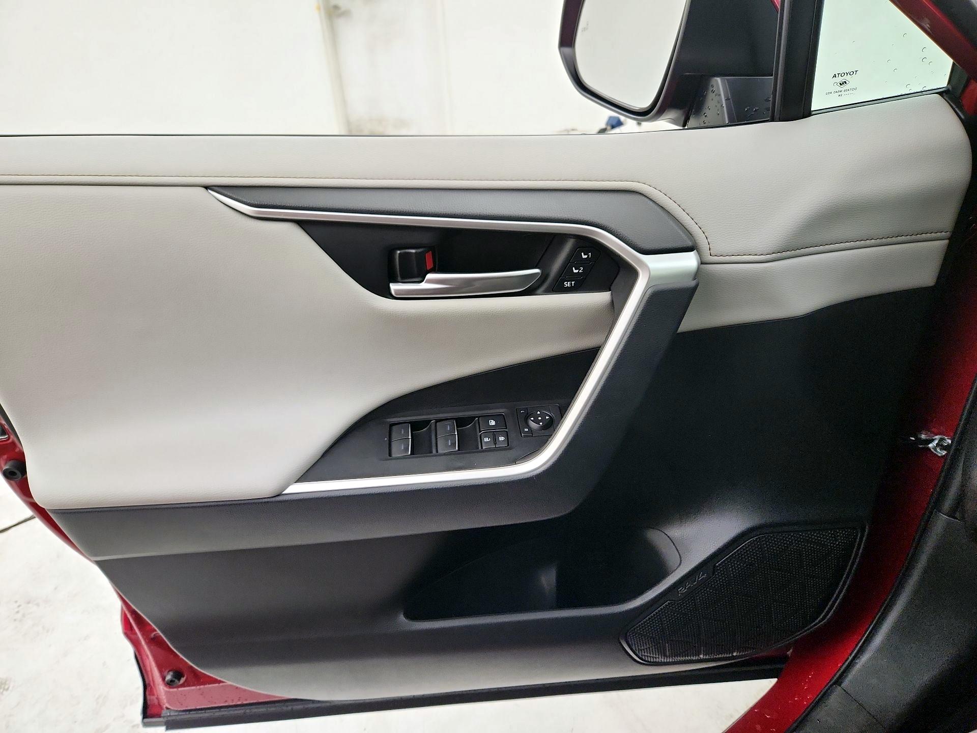 Thumbnail: 2025 Toyota RAV4 - 12