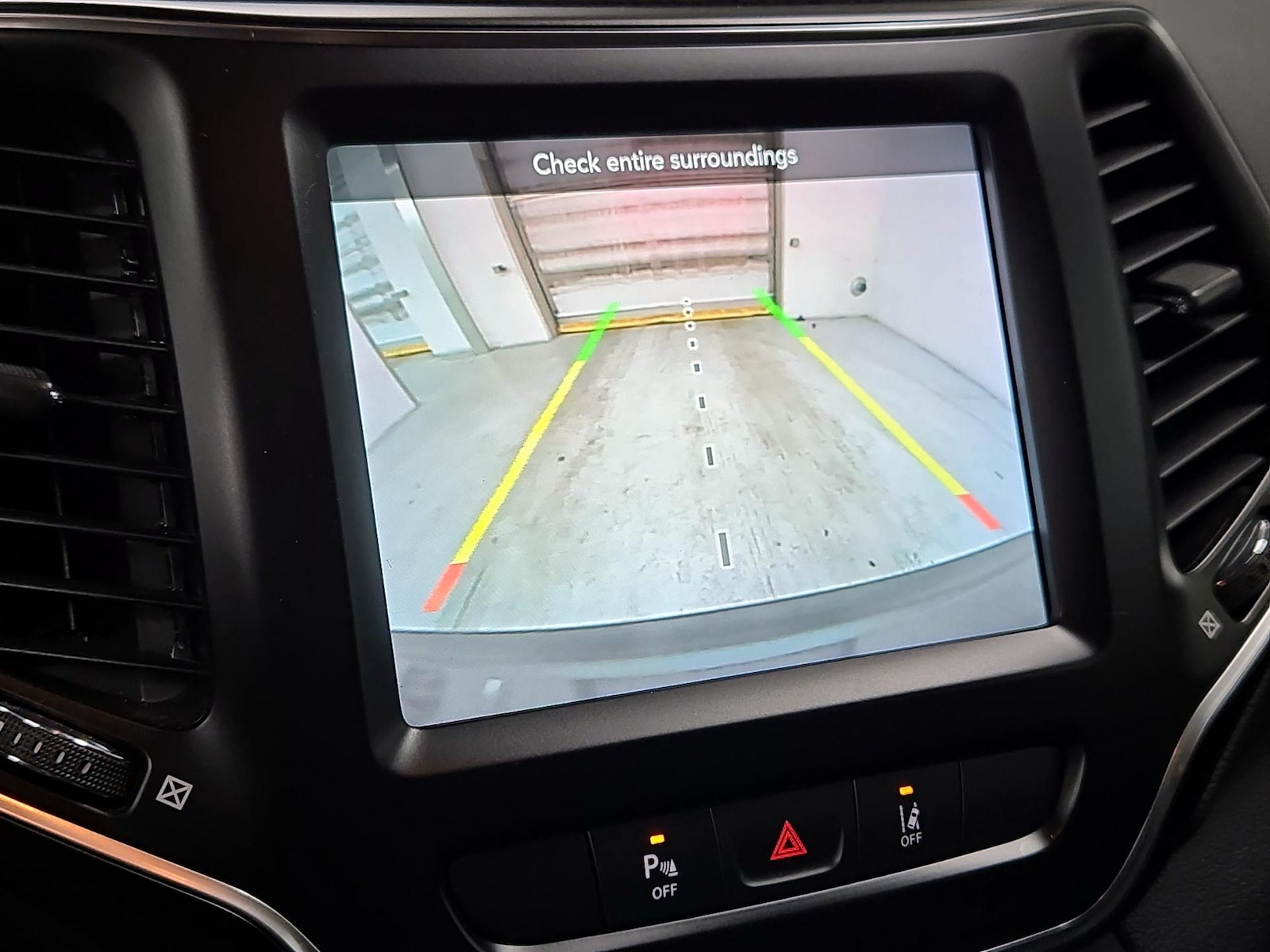 2021 Jeep Cherokee Latitude Lux - Photo 15