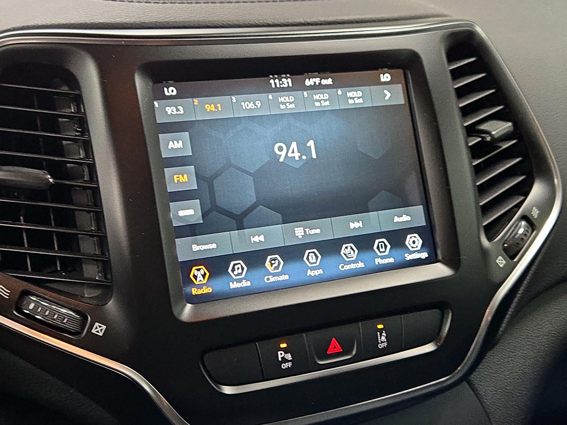 Thumbnail: 2021 Jeep Cherokee - 15