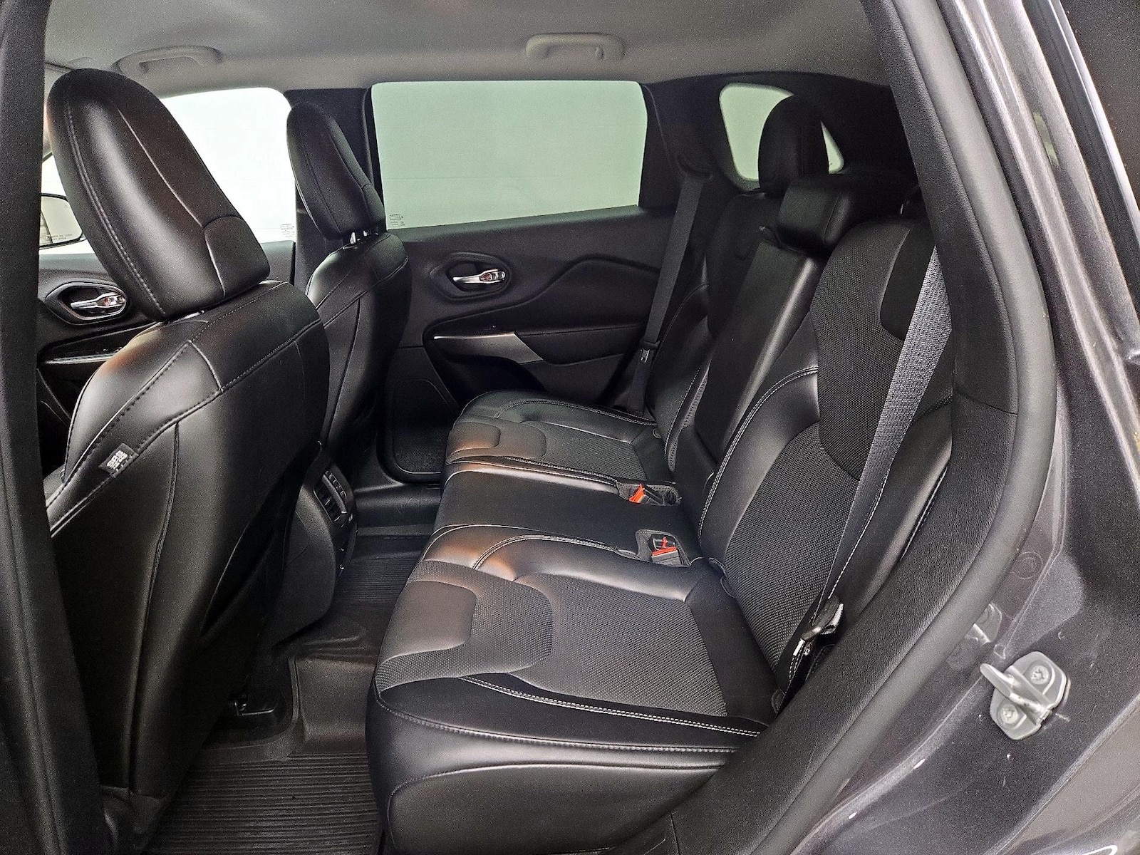 2021 Jeep Cherokee Latitude Lux - Photo 20