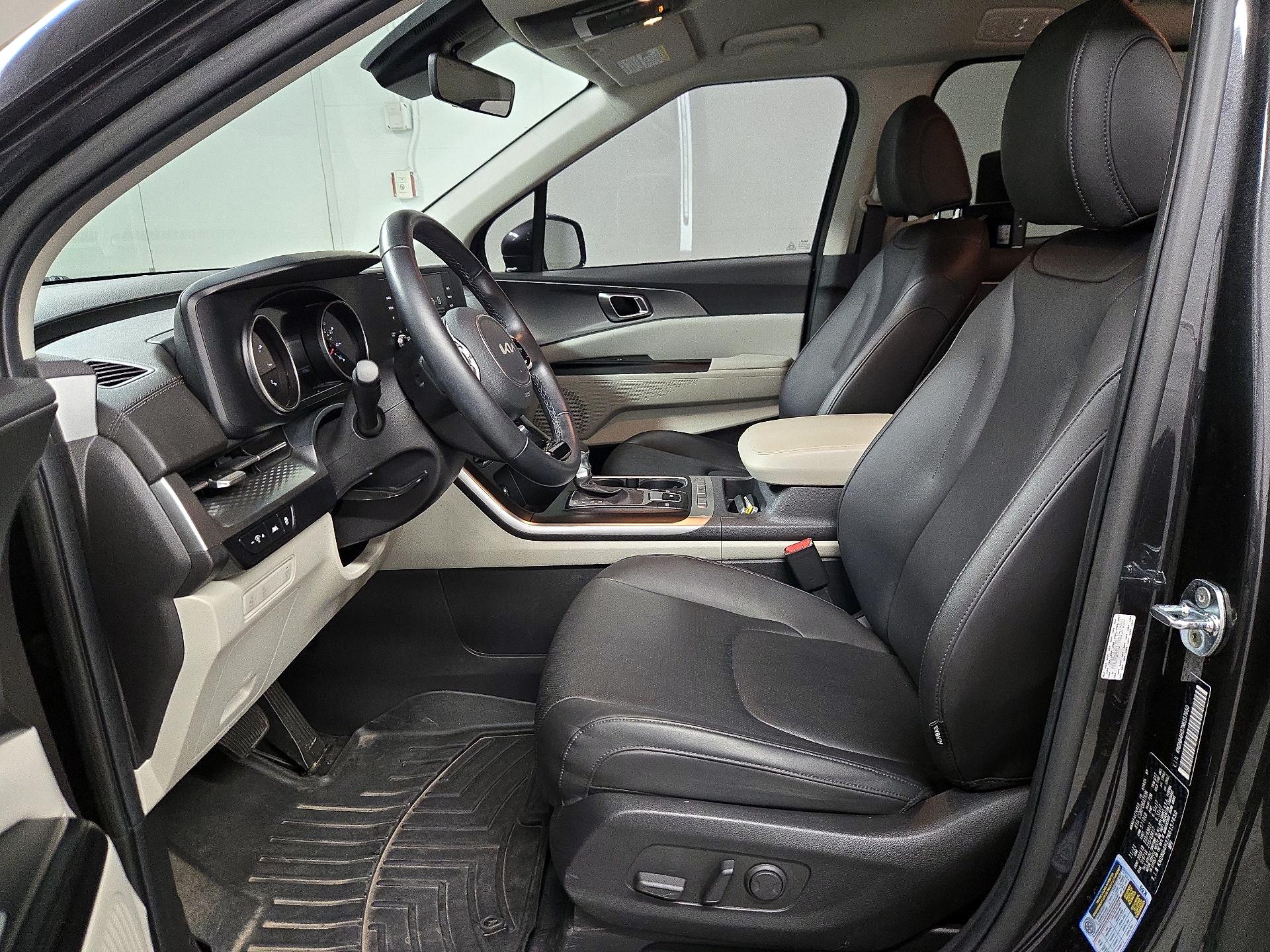 Thumbnail: 2022 Kia Carnival - 11