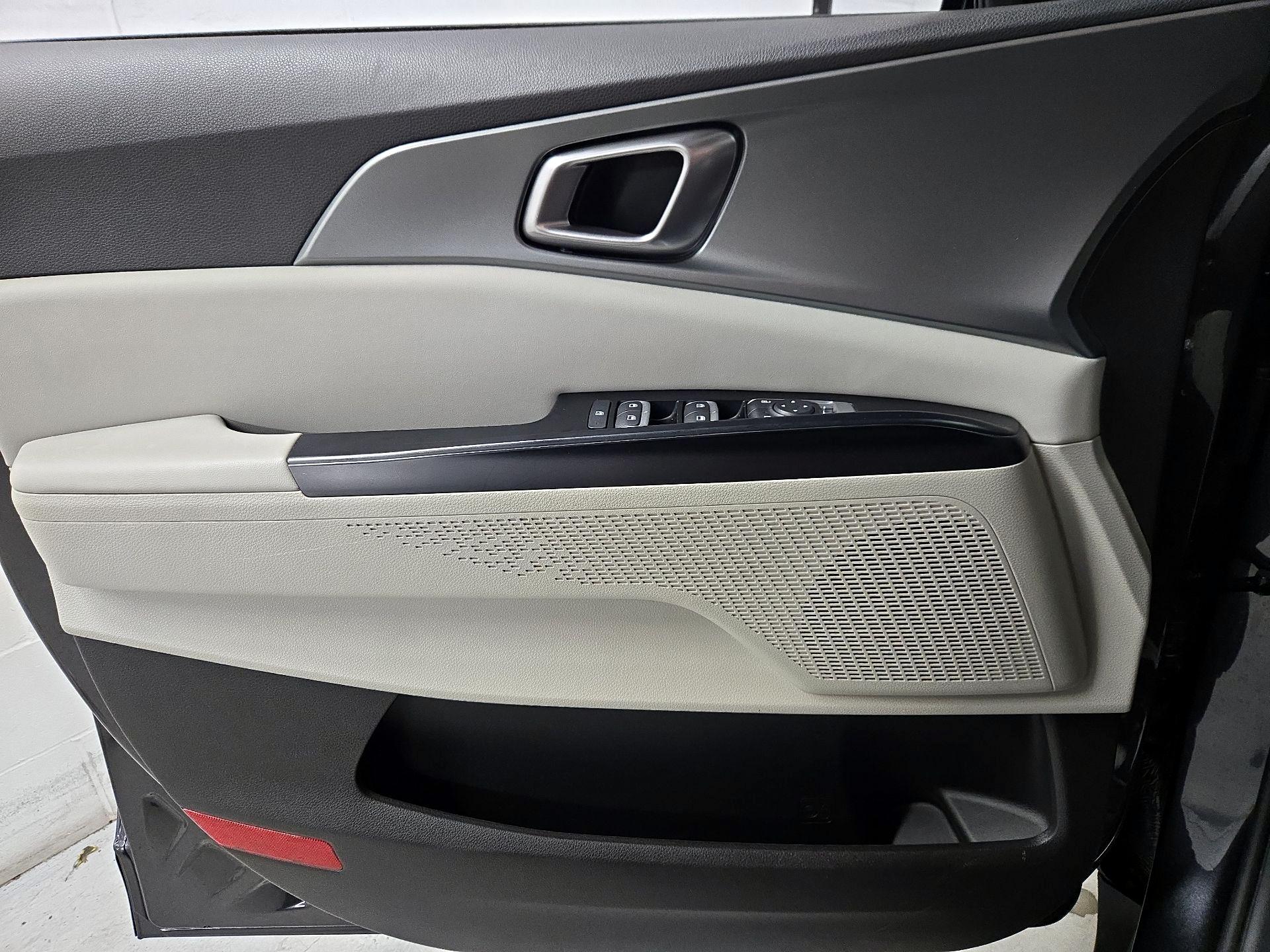 Thumbnail: 2022 Kia Carnival - 12