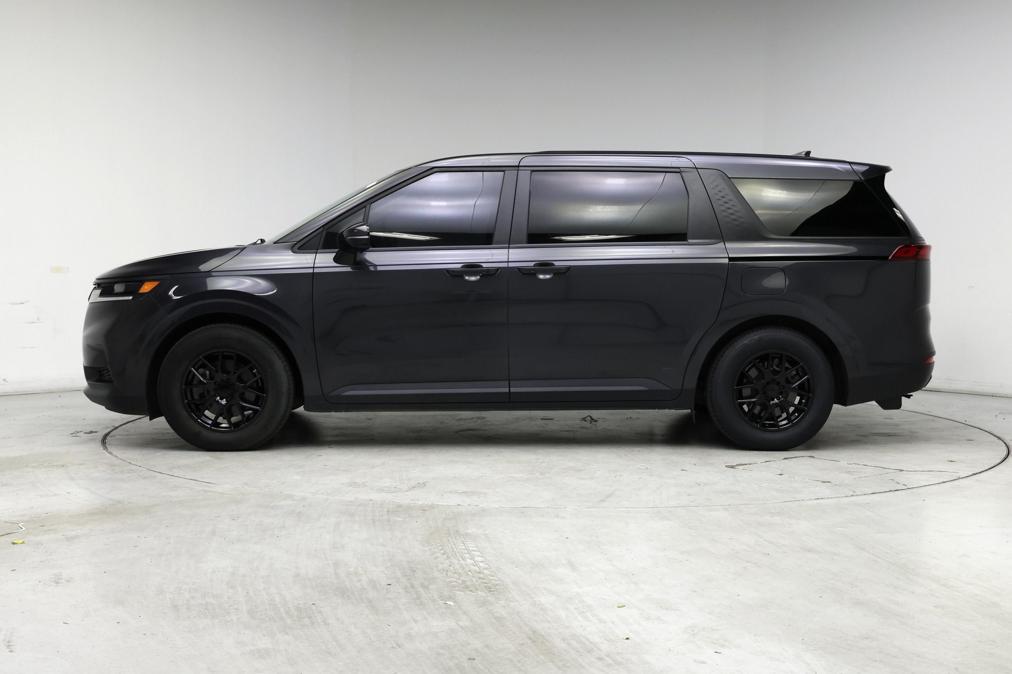 Thumbnail: 2022 Kia Carnival - 3