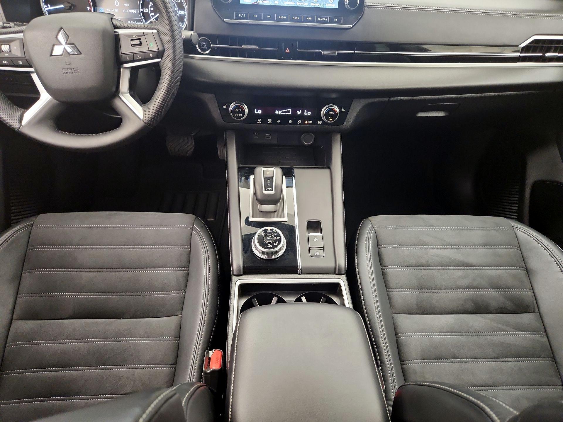 Thumbnail: 2023 Mitsubishi Outlander - 9