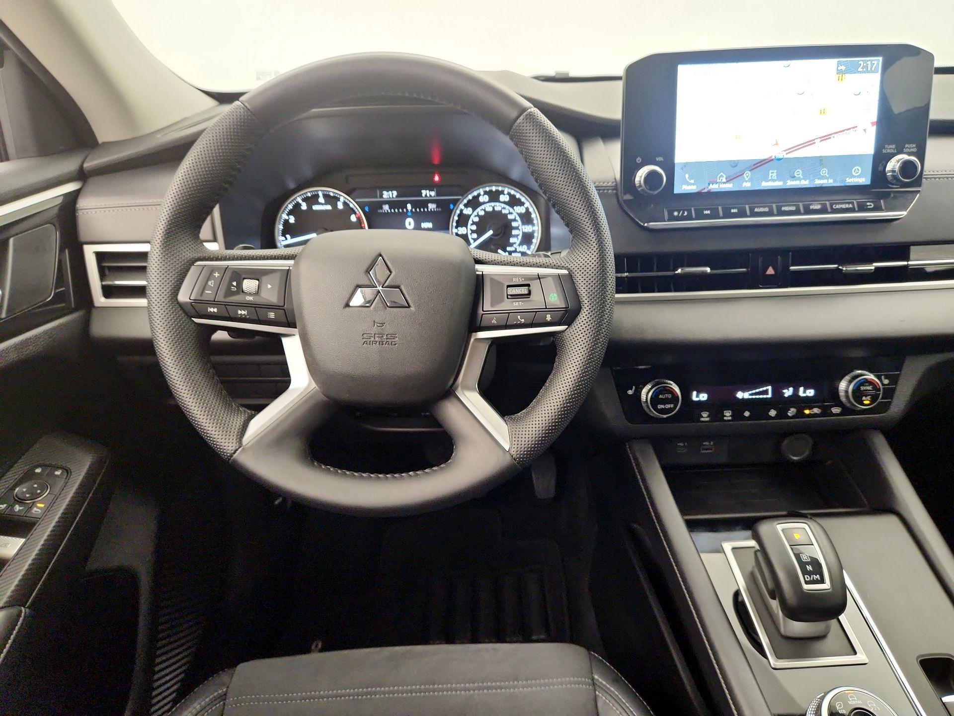 Thumbnail: 2023 Mitsubishi Outlander - 10