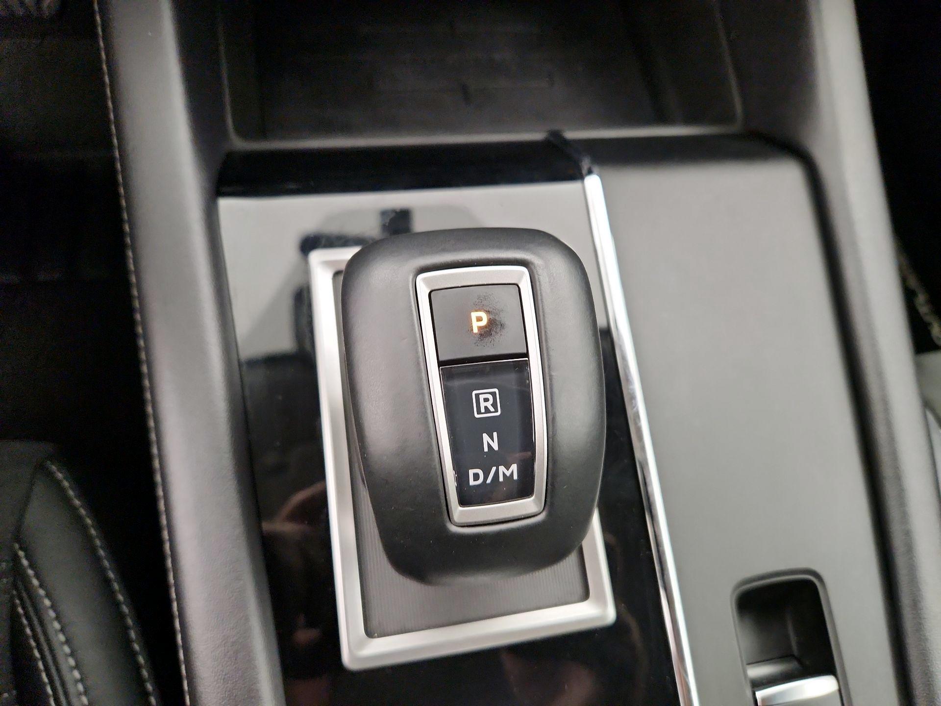 Thumbnail: 2023 Mitsubishi Outlander - 18