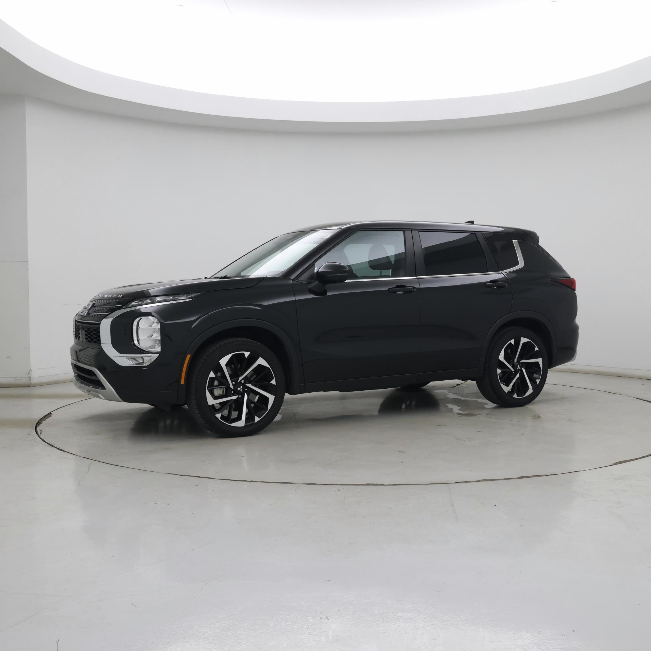 Thumbnail: 2023 Mitsubishi Outlander - 4