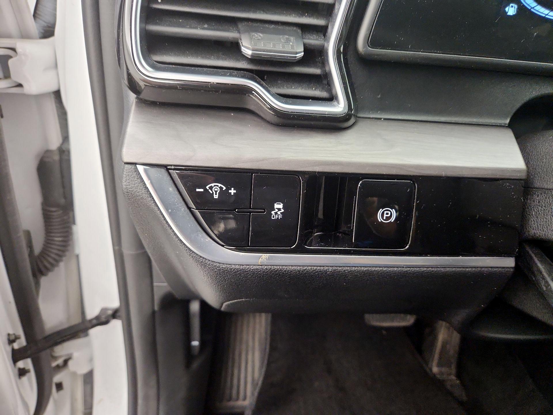 Thumbnail: 2023 Kia Sportage - 13