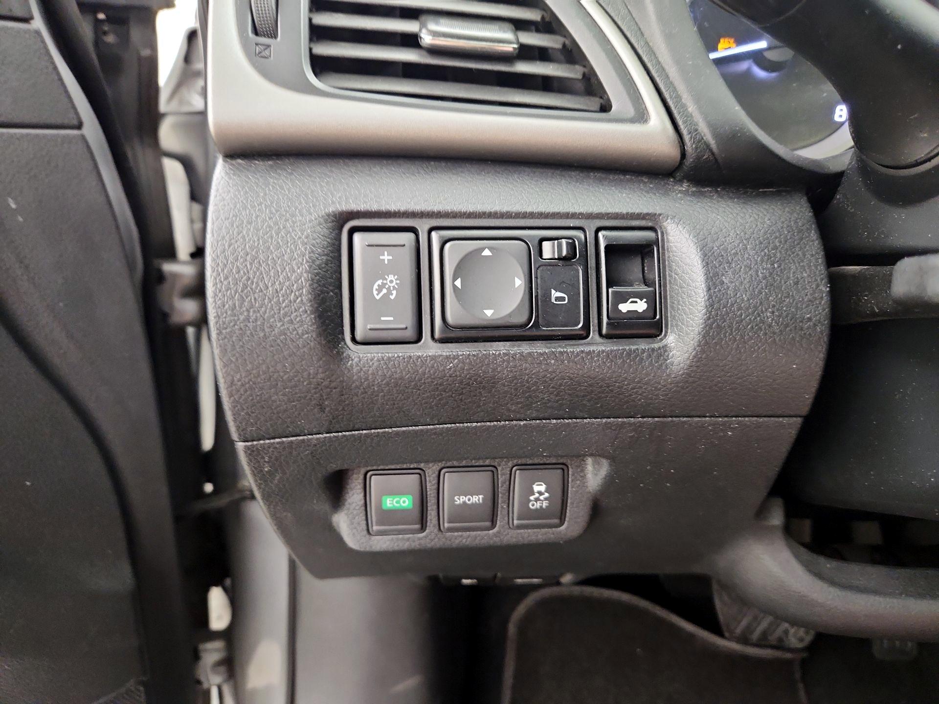 Thumbnail: 2014 Nissan Sentra - 13