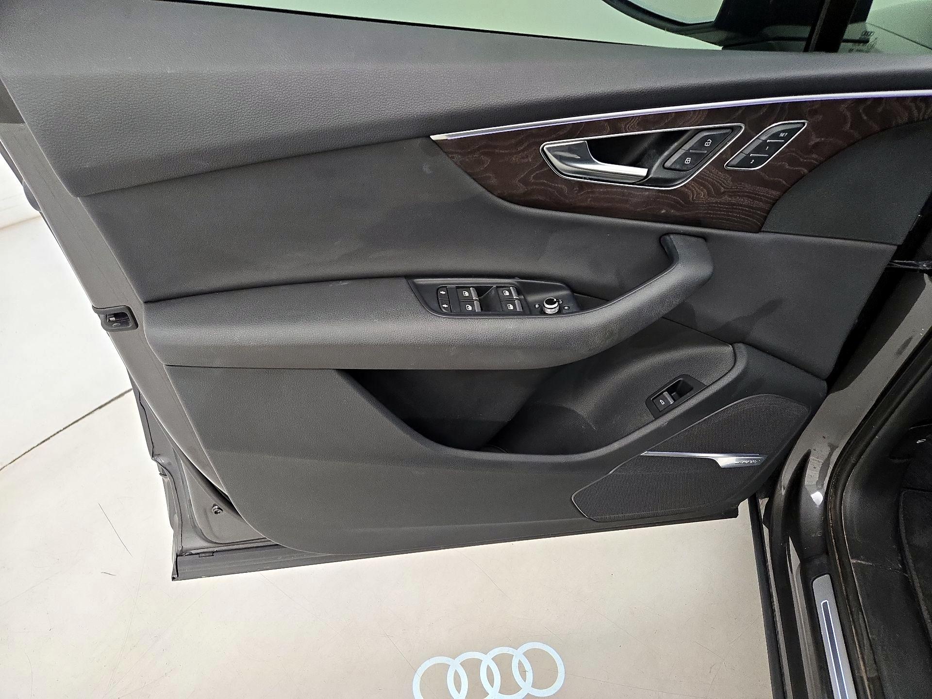 Thumbnail: 2020 Audi Q7 - 12