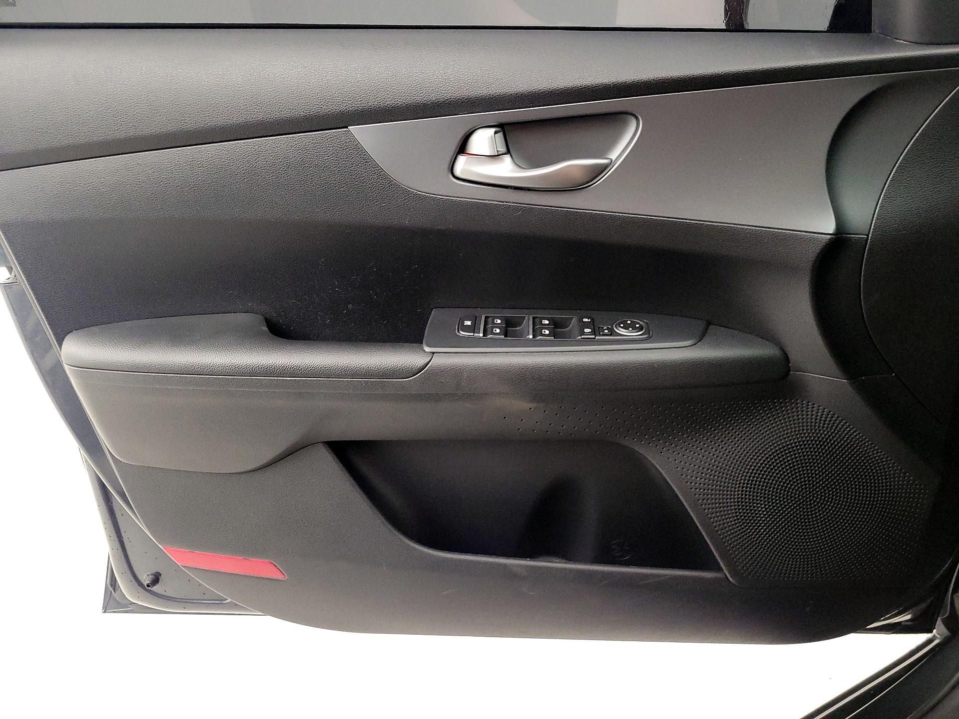 Thumbnail: 2020 Kia Forte - 12