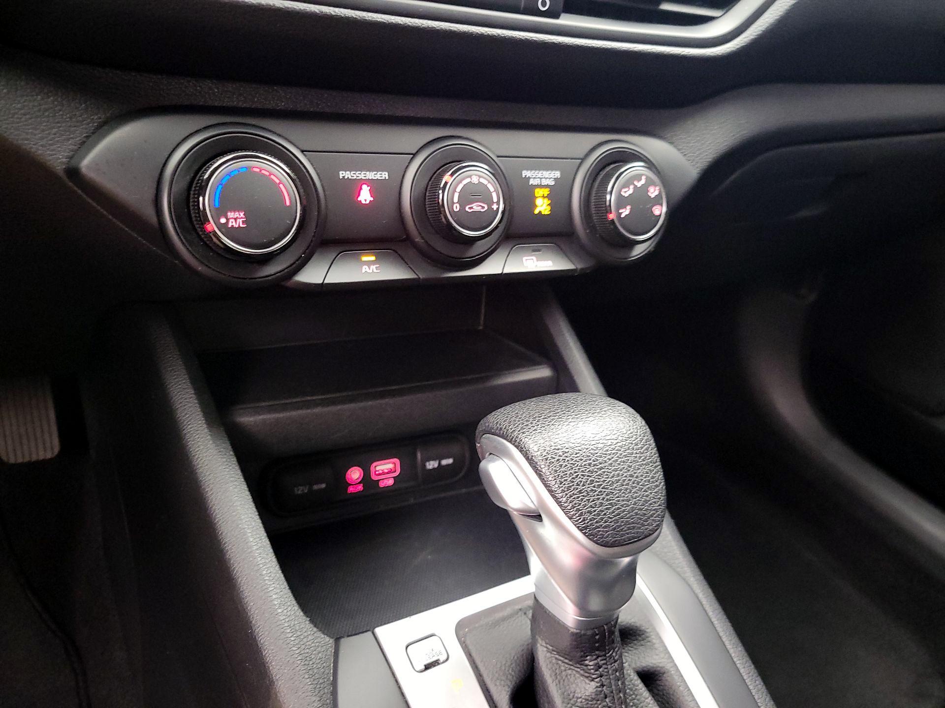 Thumbnail: 2020 Kia Forte - 16