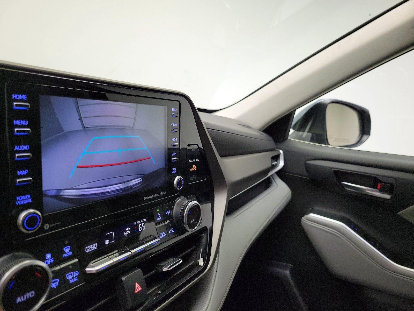 2022 Toyota Highlander XLE - Photo 15