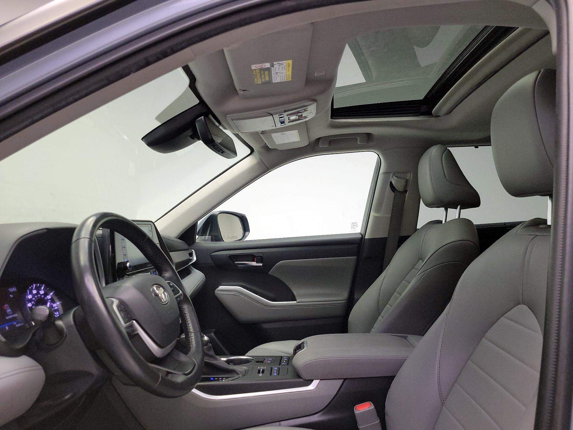 Thumbnail: 2022 Toyota Highlander - 19