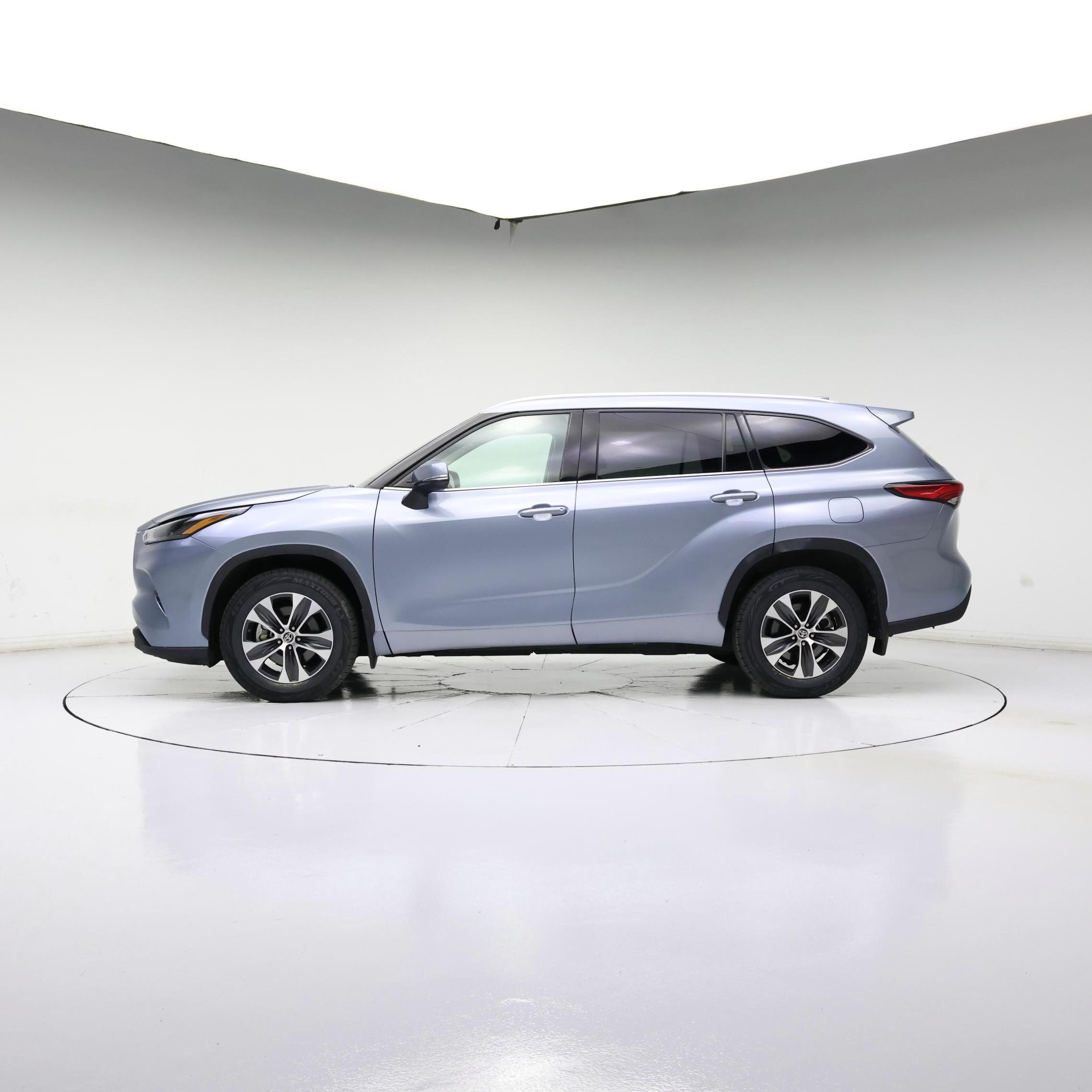 Thumbnail: 2022 Toyota Highlander - 3